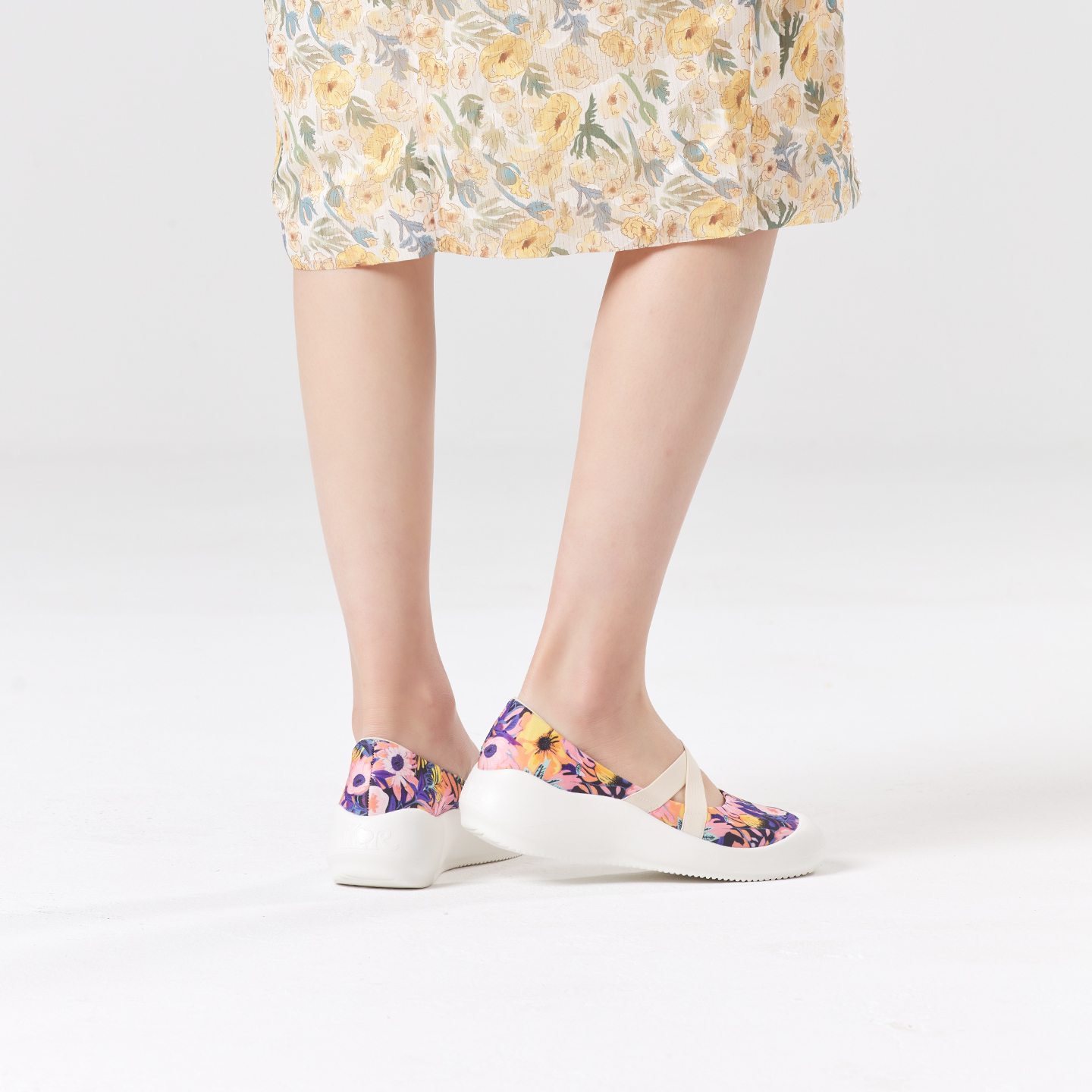 B1004 footwear photo 12