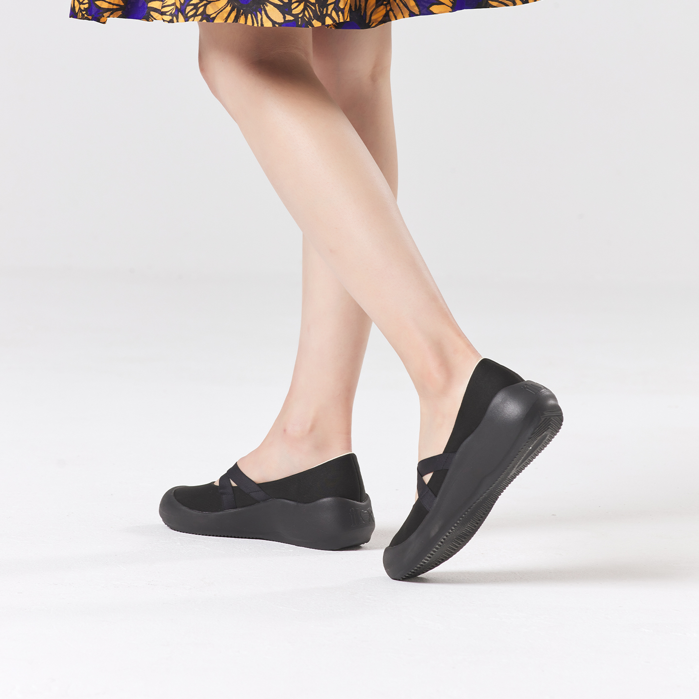 B1004 footwear photo 28