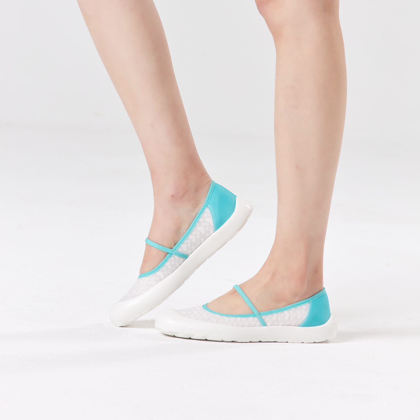 B1005 footwear photo 12