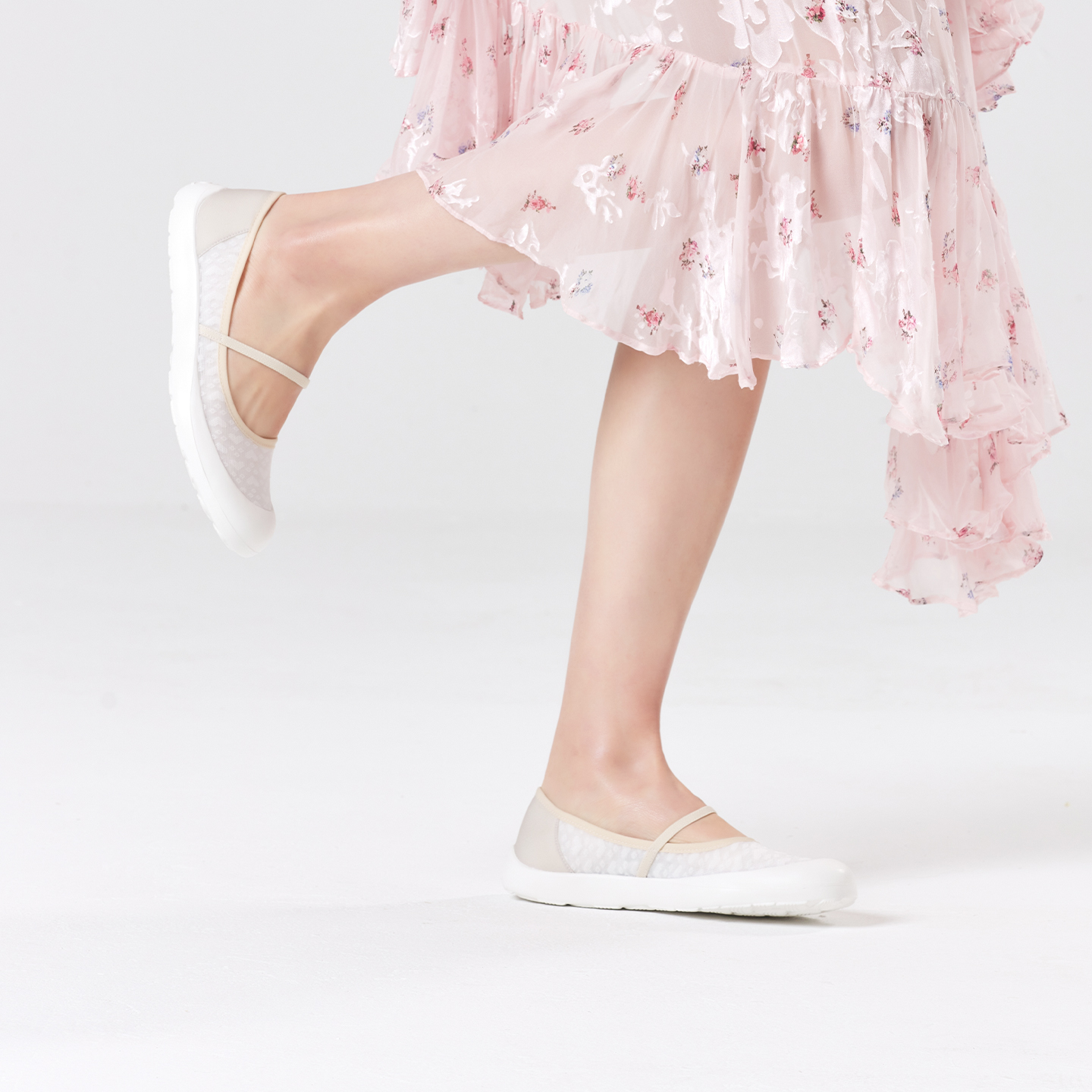B1005 footwear photo 19