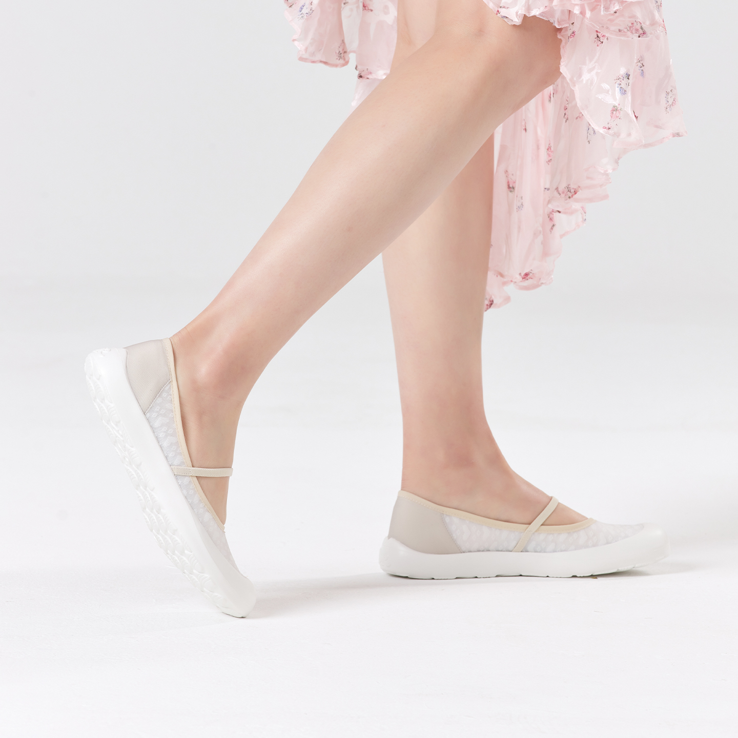 B1005 footwear photo 20