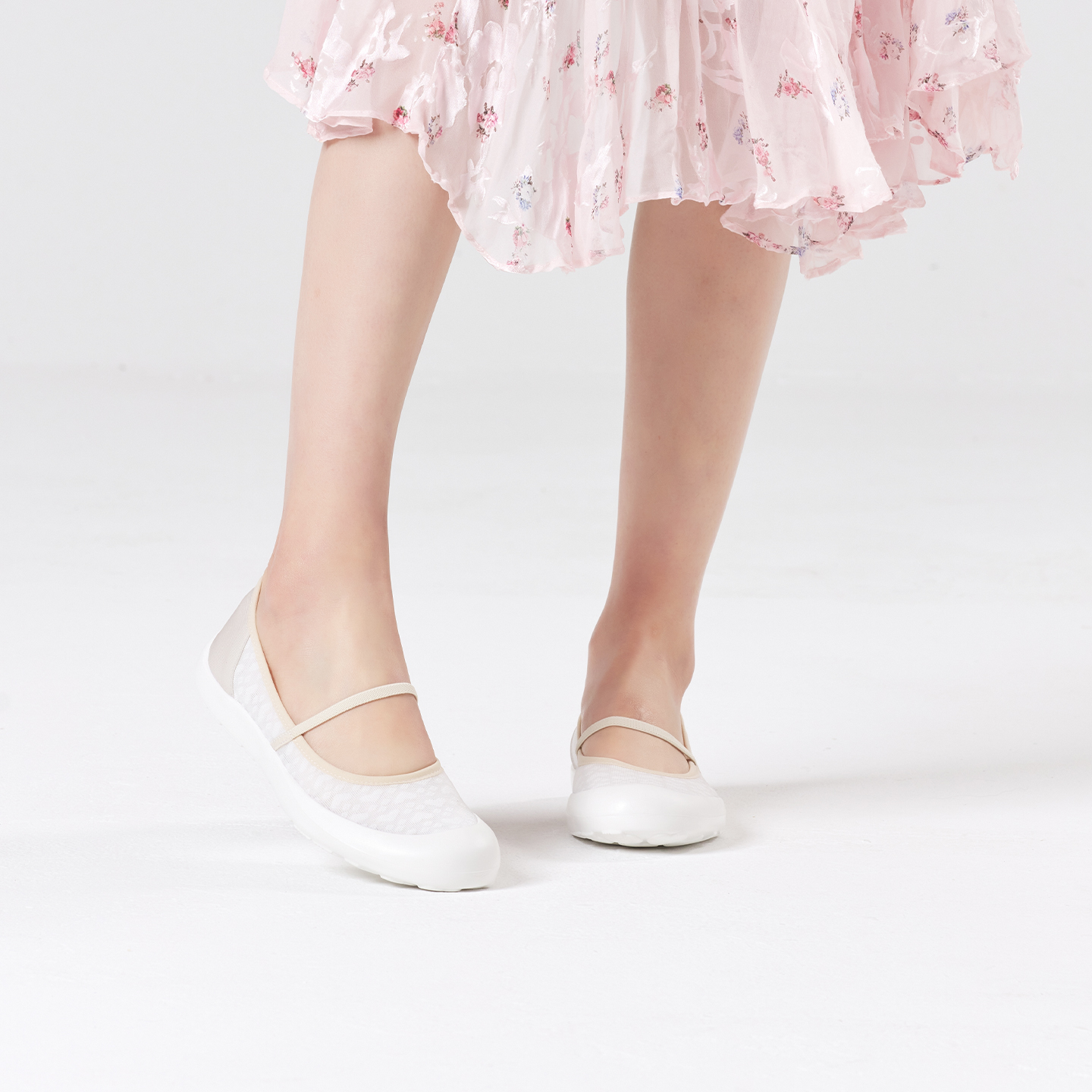 B1005 footwear photo 21