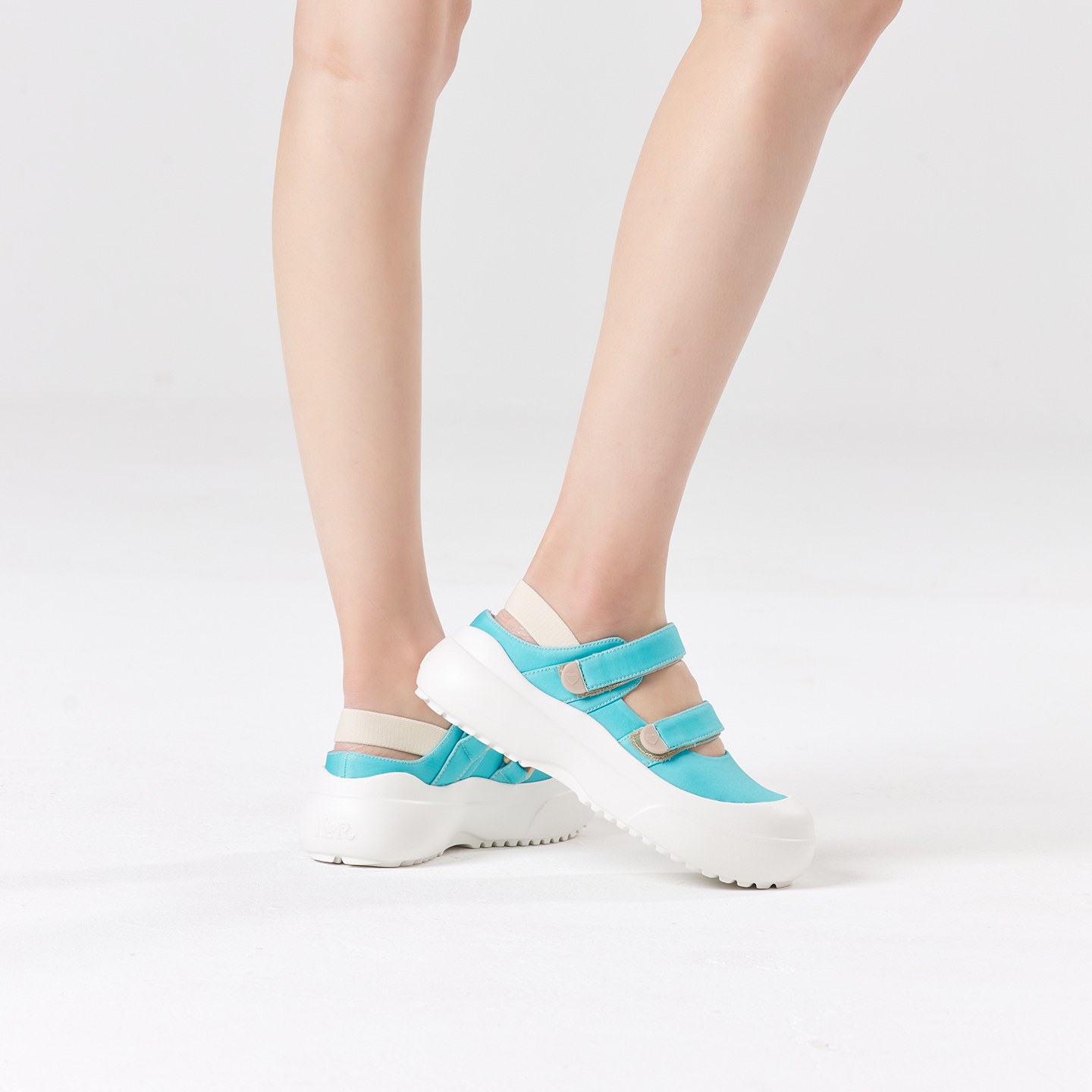 B1007 footwear photo 12