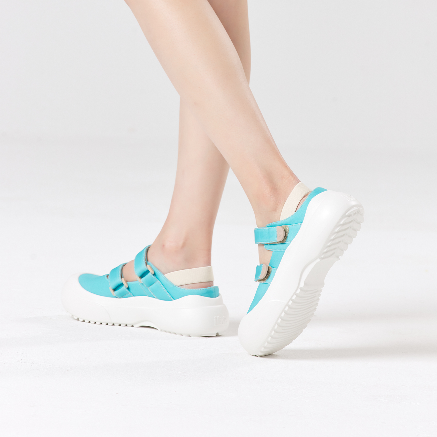 B1007 footwear photo 14