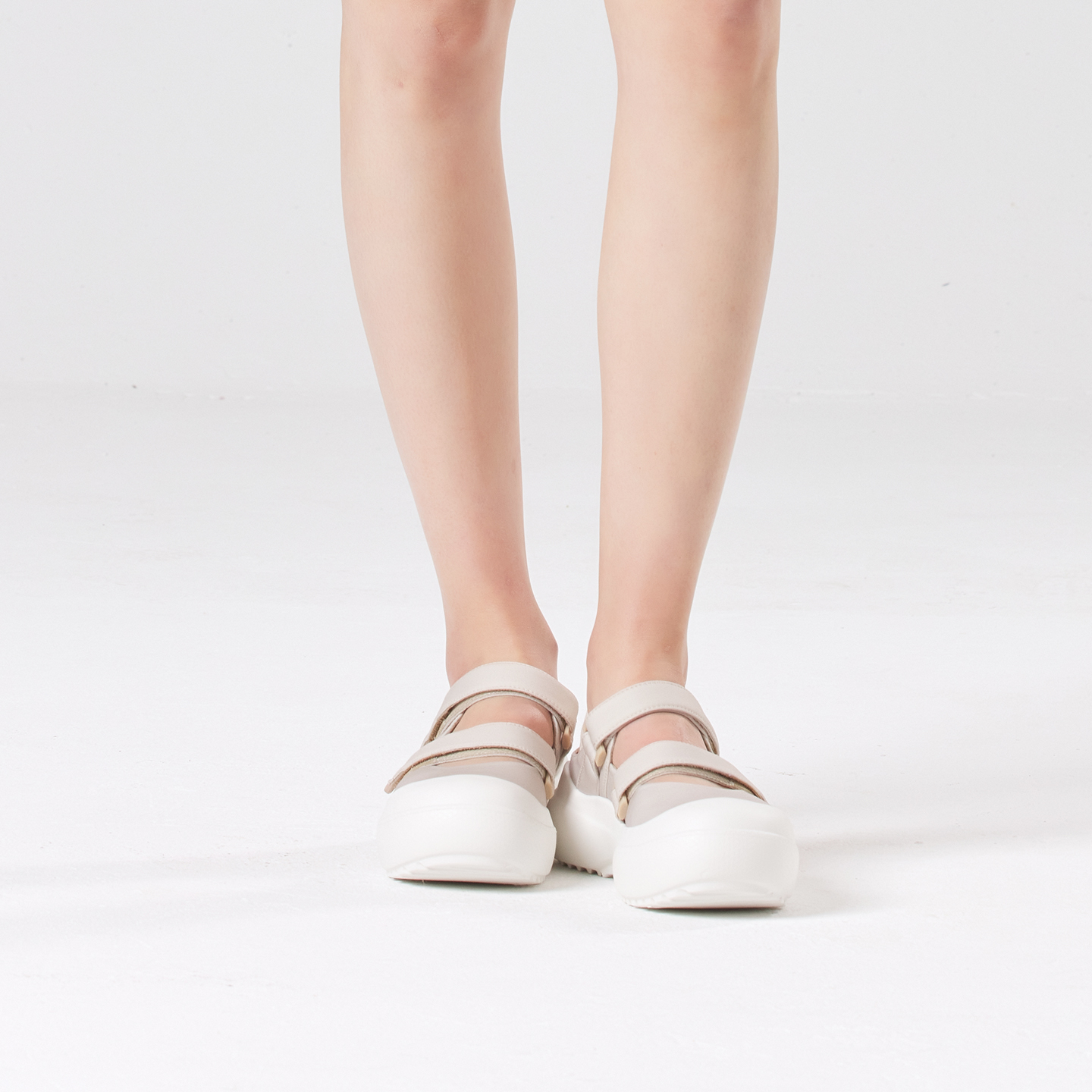 B1007 footwear photo 18