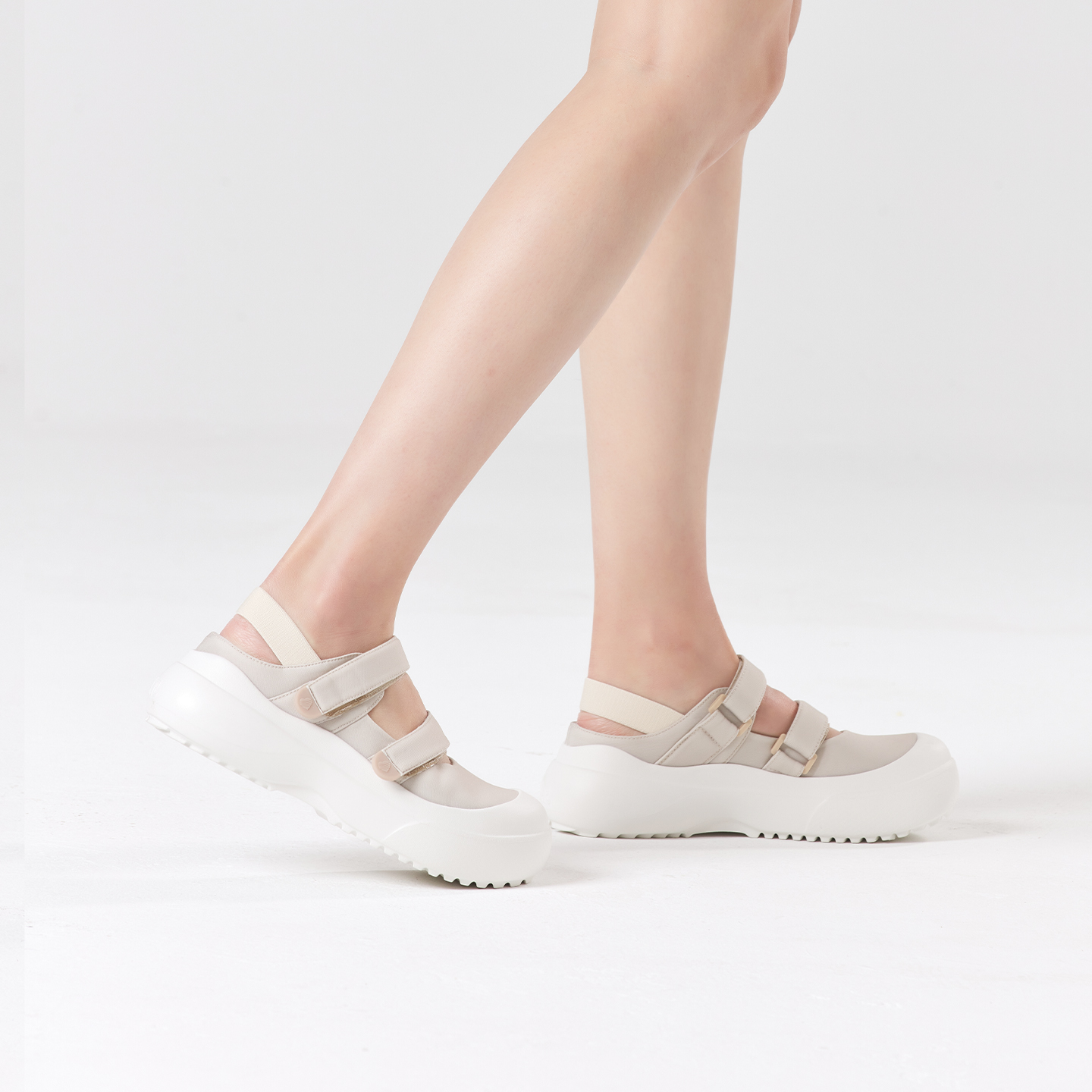 B1007 footwear photo 19