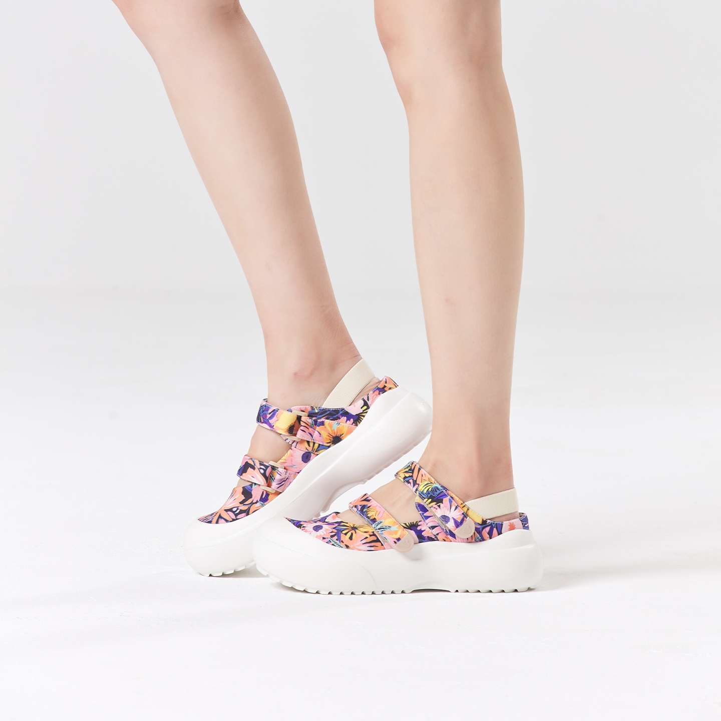 B1007 footwear photo 4