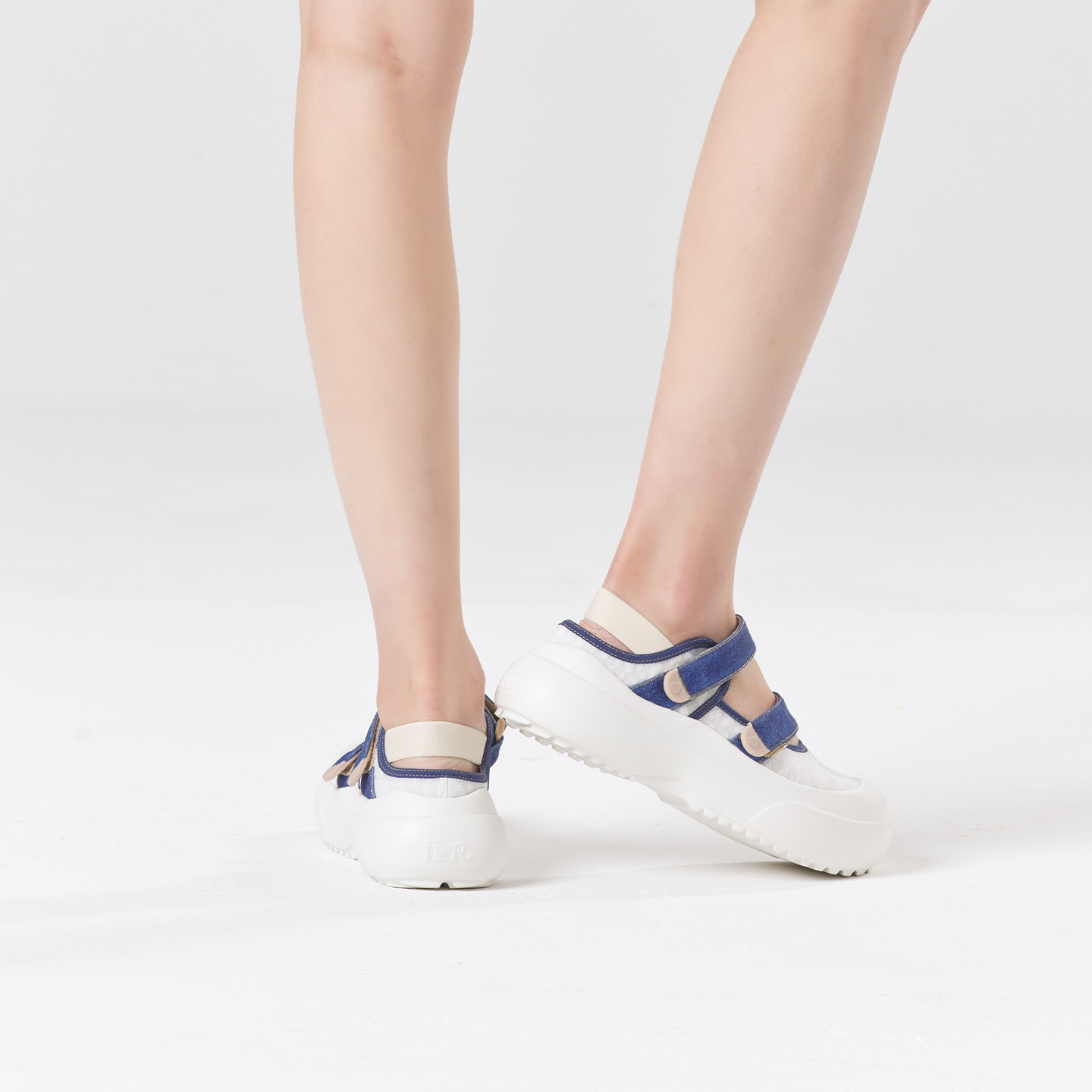 B1008 footwear photo 6