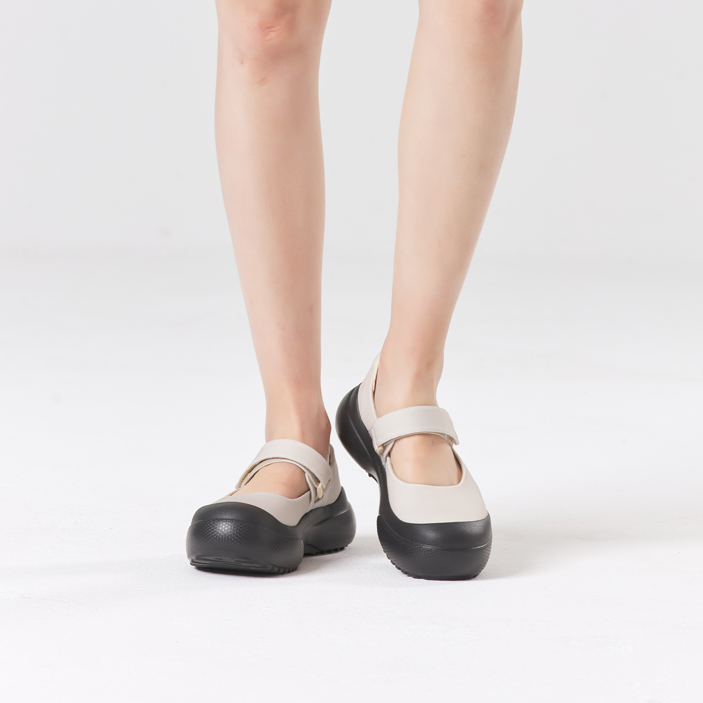 B1009 footwear photo 11