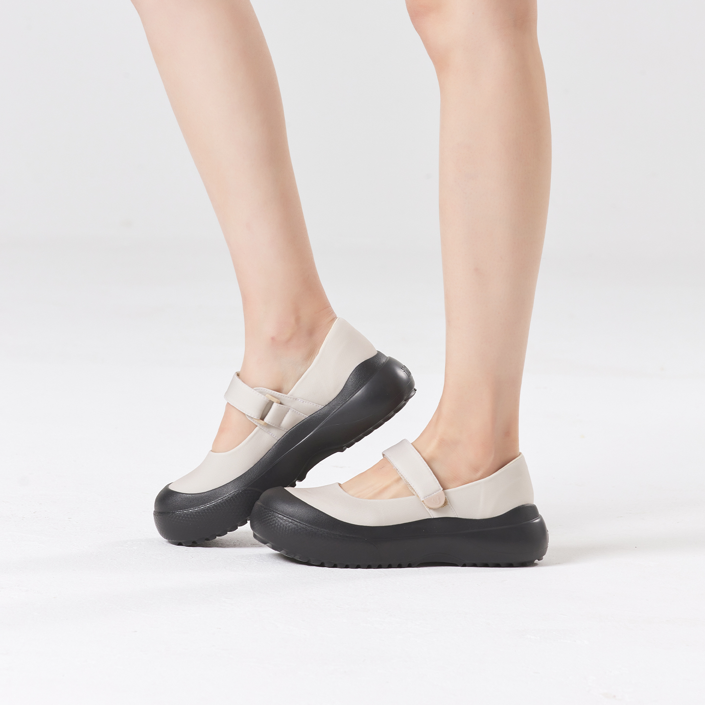 B1009 footwear photo 12
