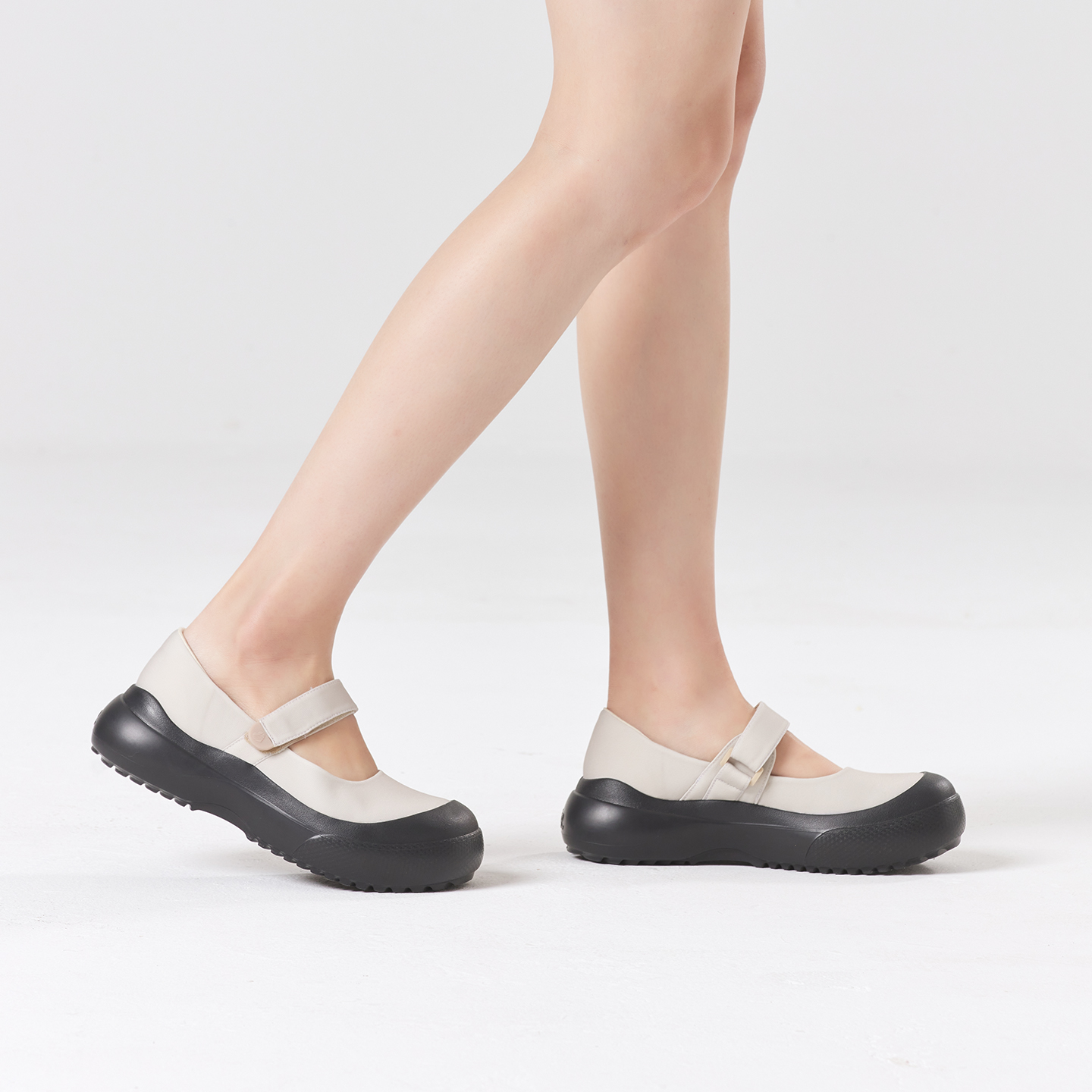 B1009 footwear photo 13