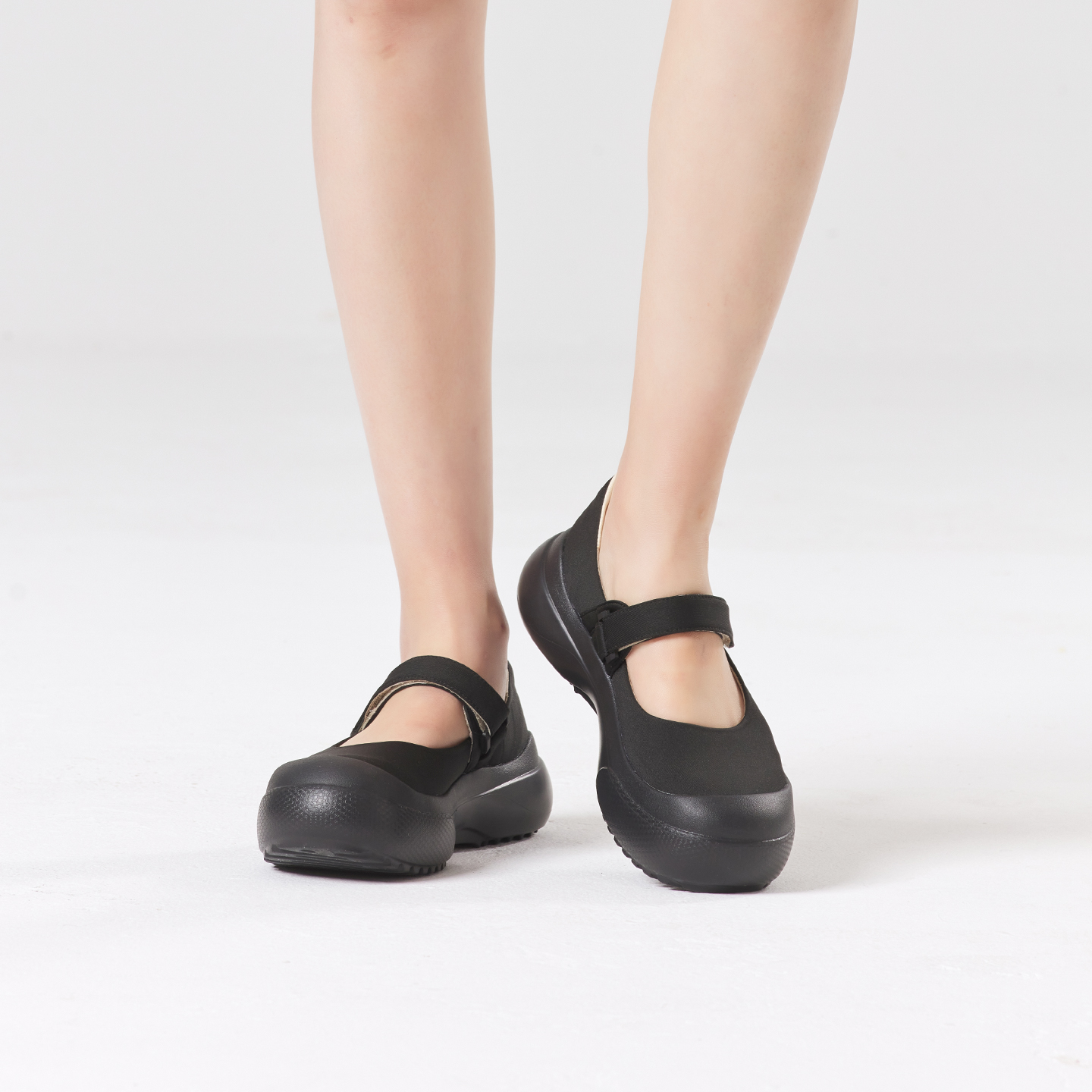B1009 footwear photo 18