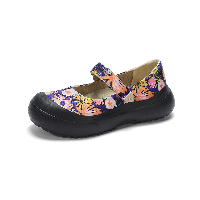 B1009 footwear photo 2
