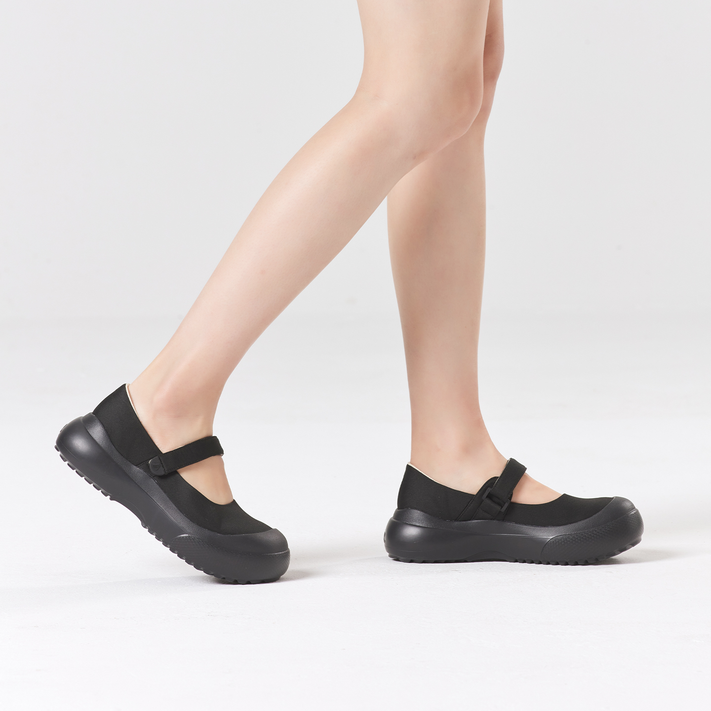B1009 footwear photo 20
