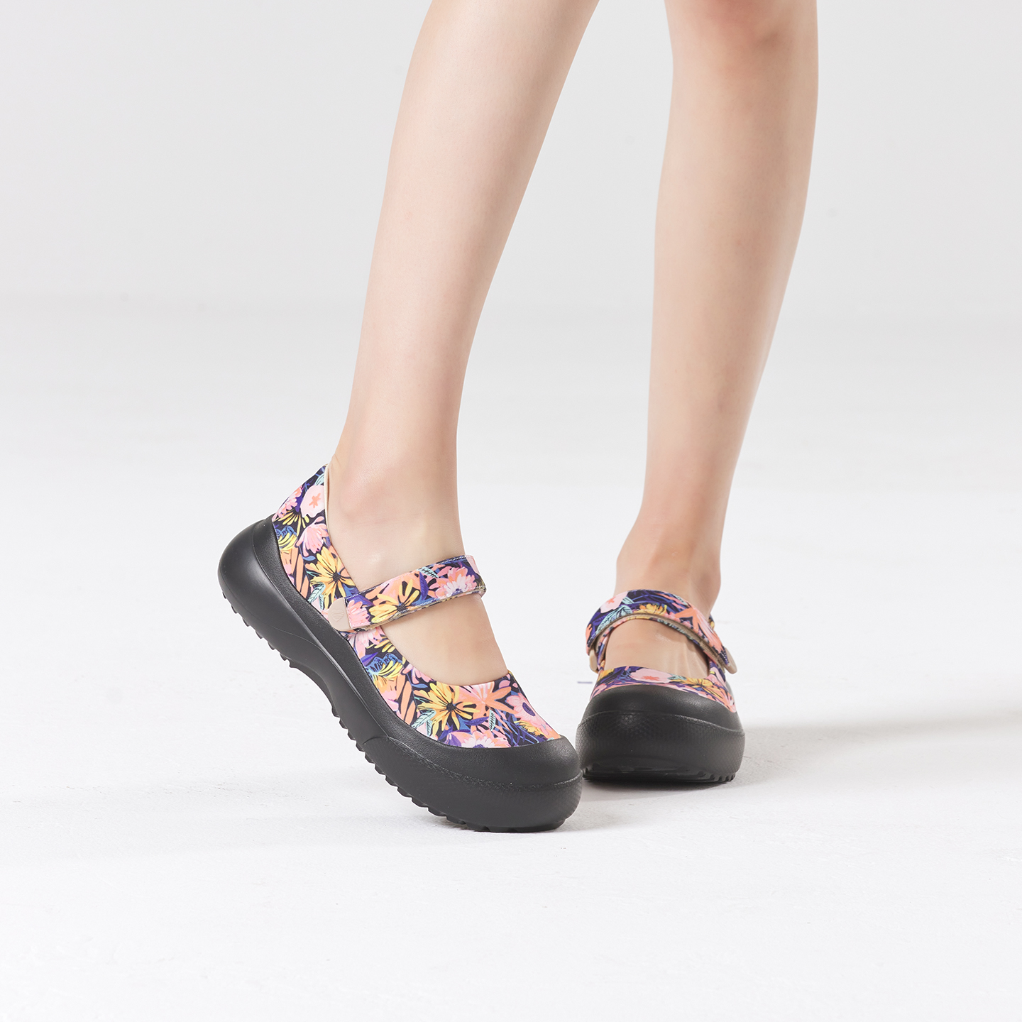 B1009 footwear photo 4