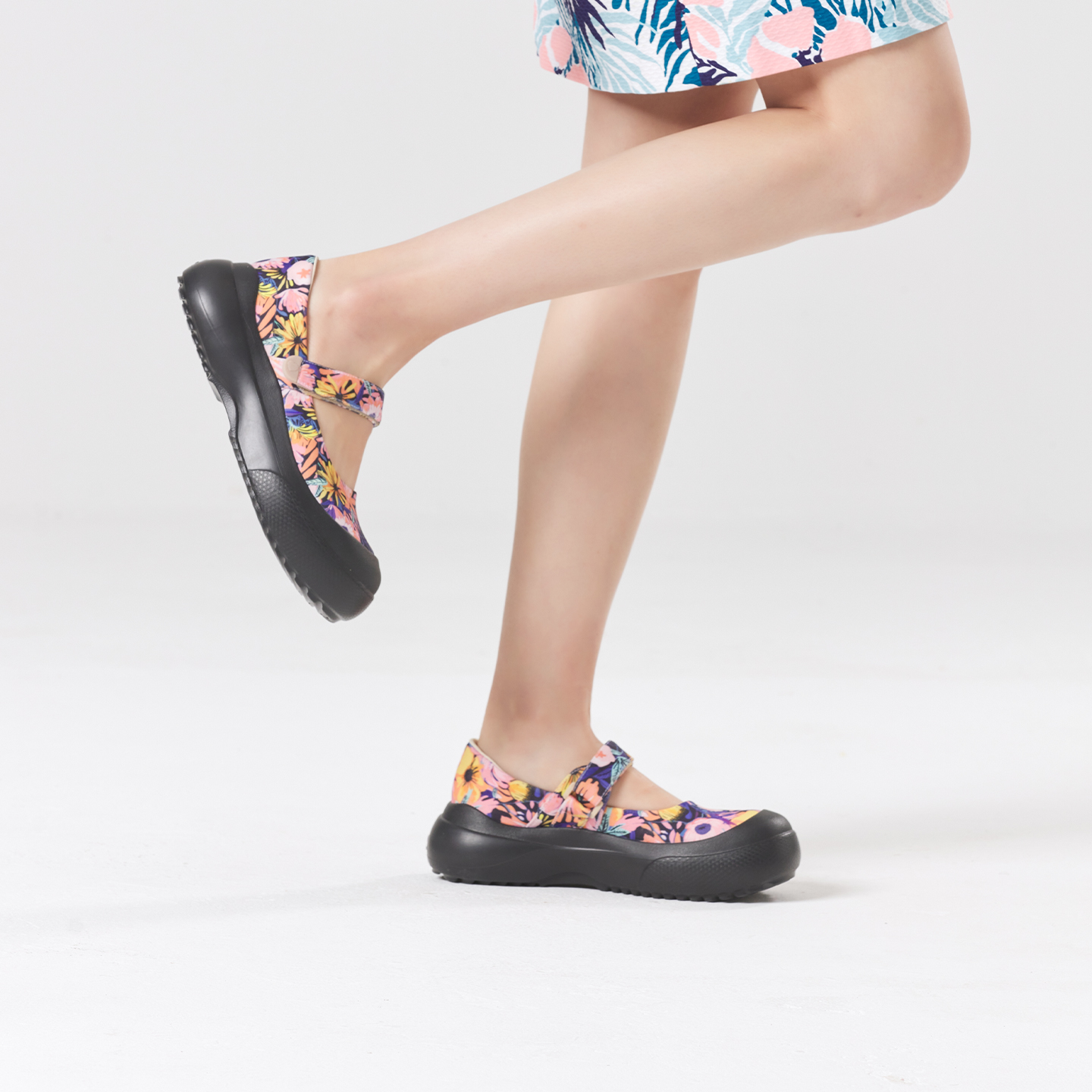 B1009 footwear photo 5
