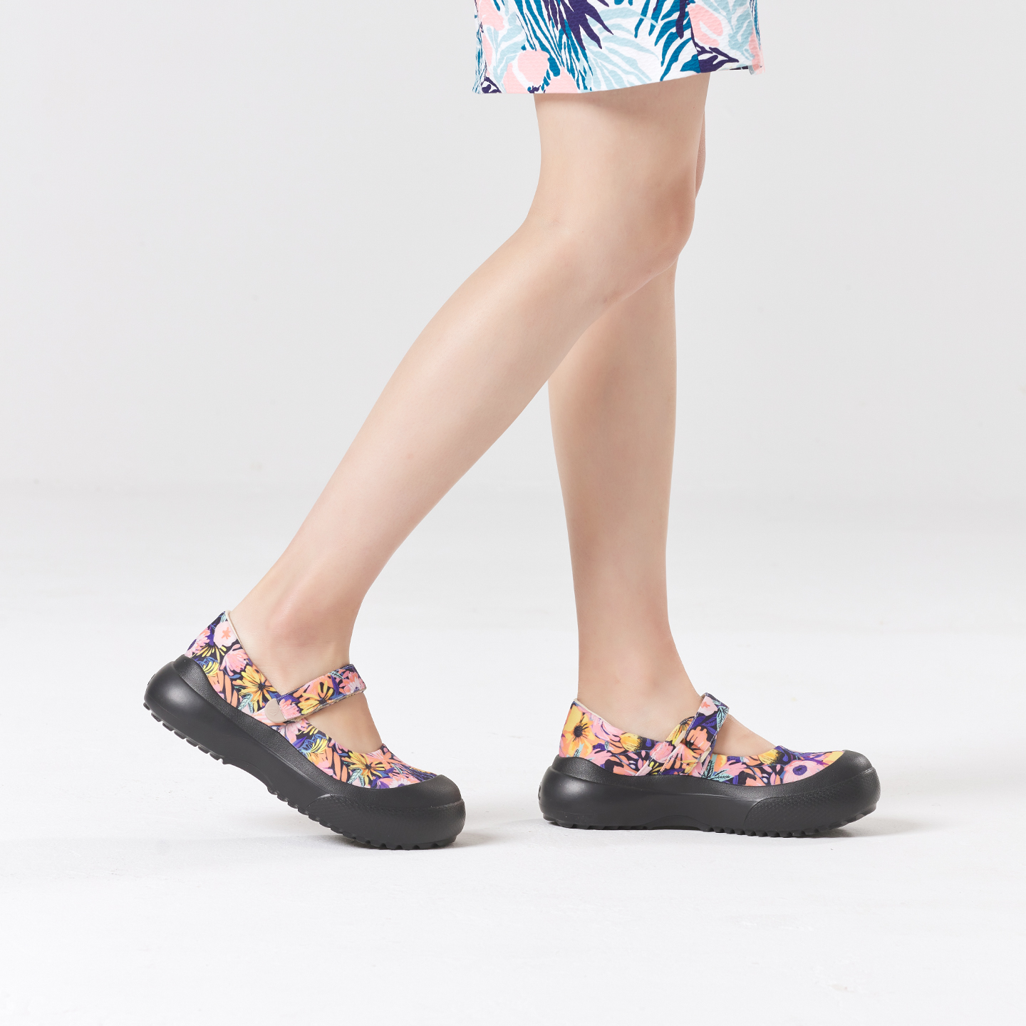 B1009 footwear photo 6