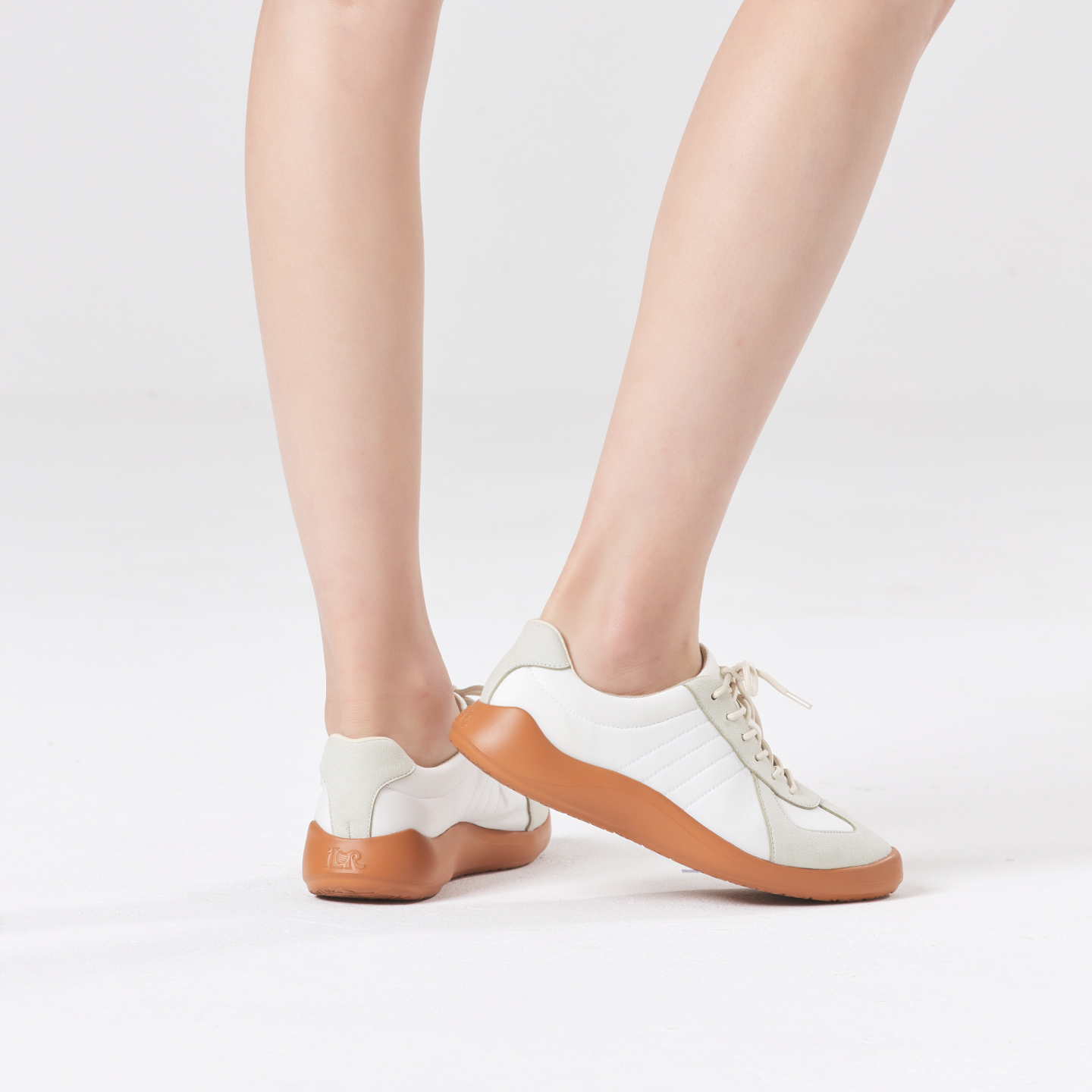 B1010 footwear photo 14