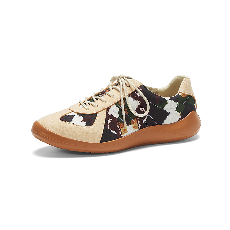 B1010 footwear photo 2