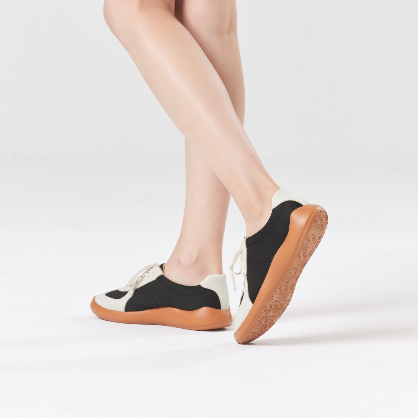 B1010 footwear photo 21