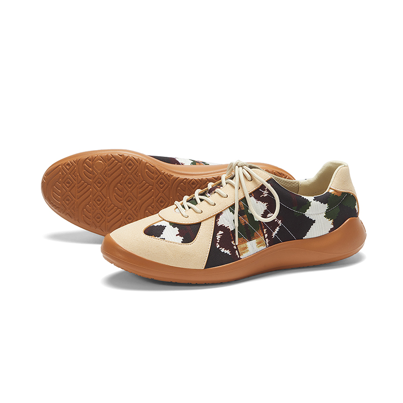 B1010 footwear photo 3
