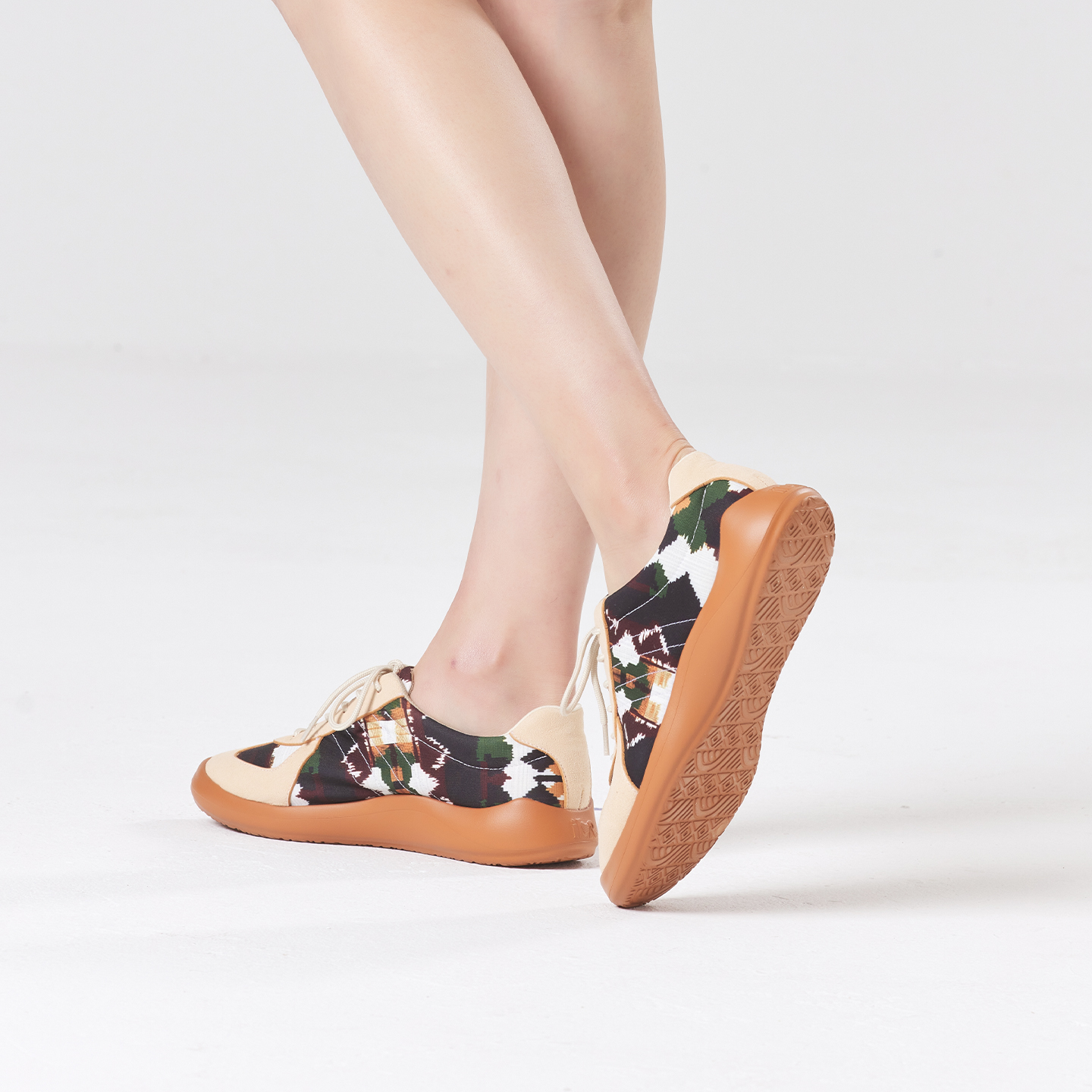 B1010 footwear photo 7