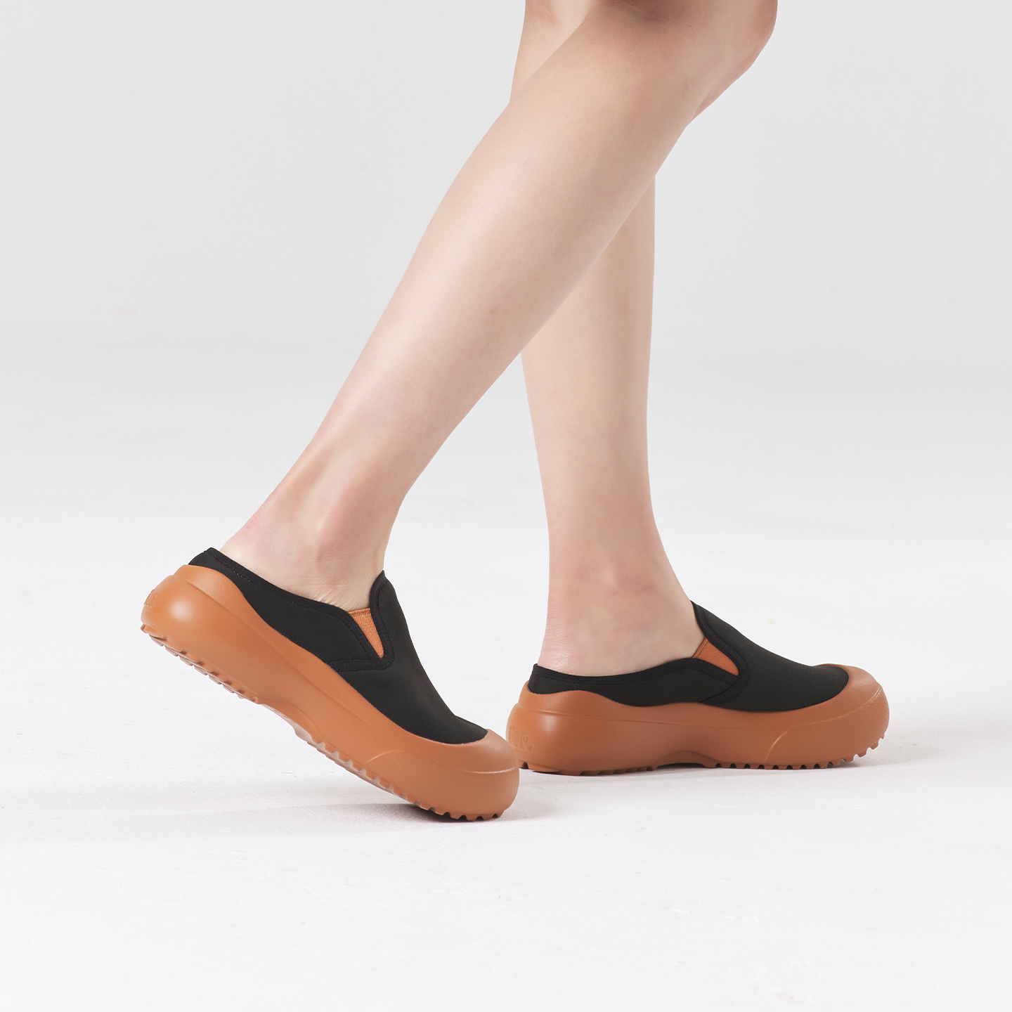 B1011 footwear photo 19