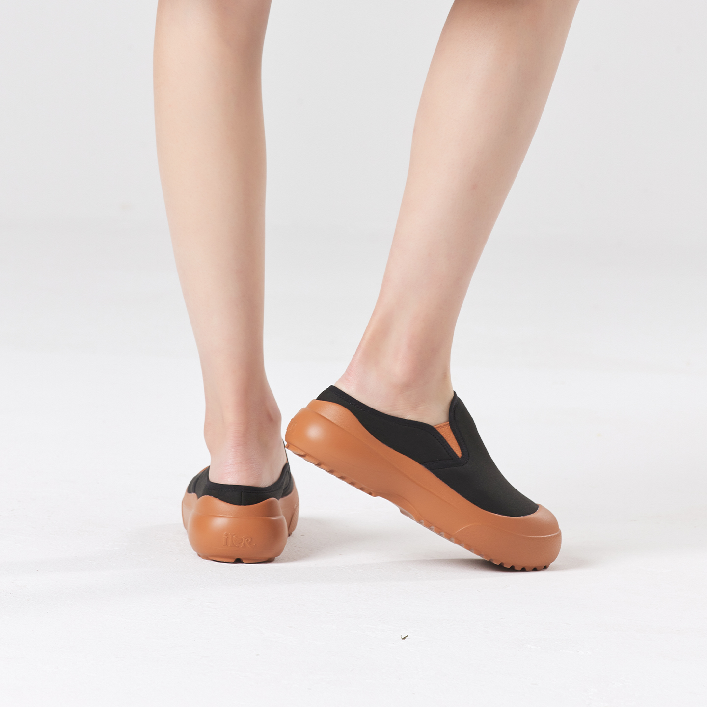 B1011 footwear photo 20