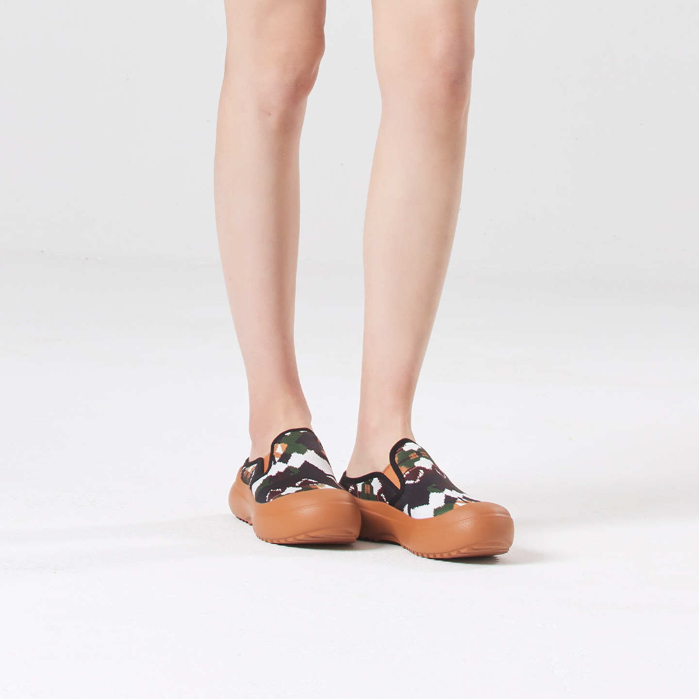 B1011 footwear photo 5