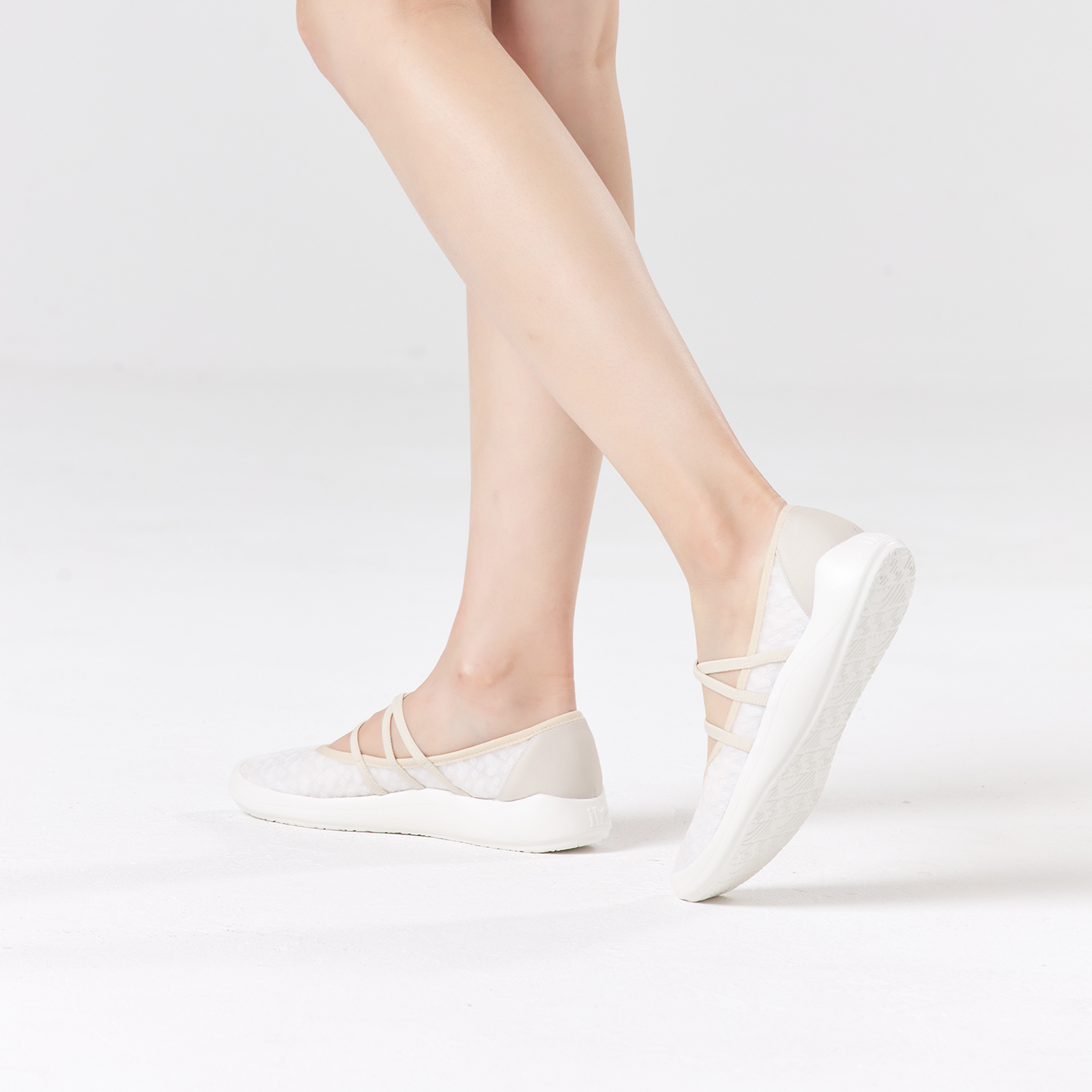 B1013 footwear photo 12