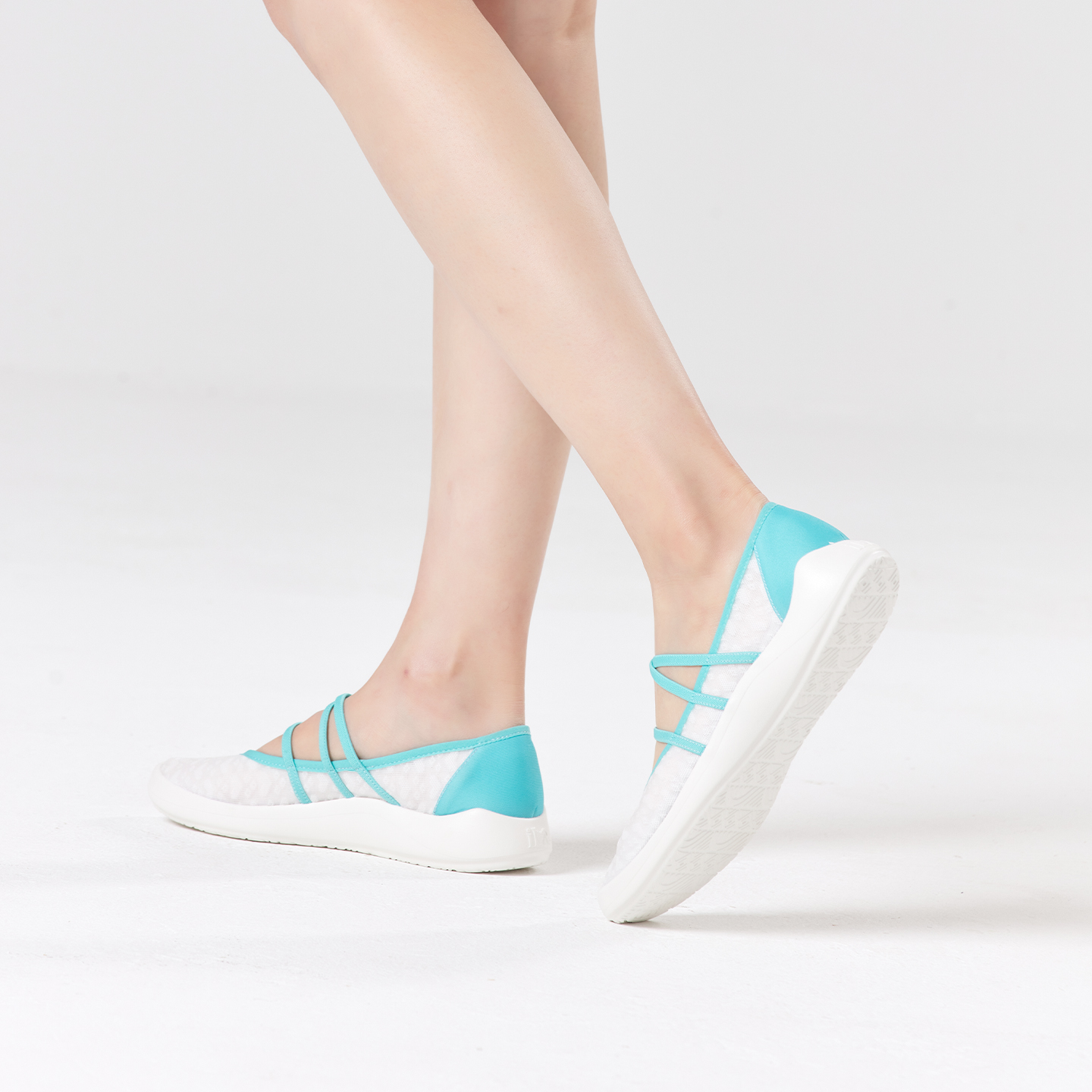 B1013 footwear photo 5