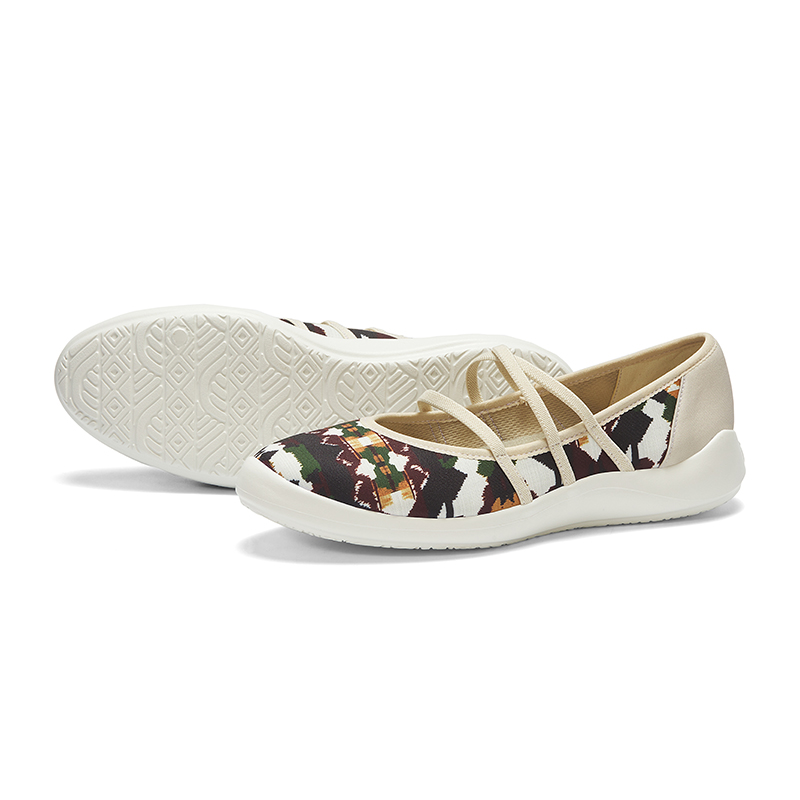 B1014 footwear photo 3