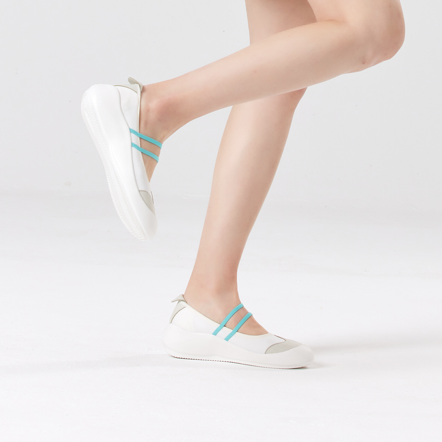B1015 footwear photo 14