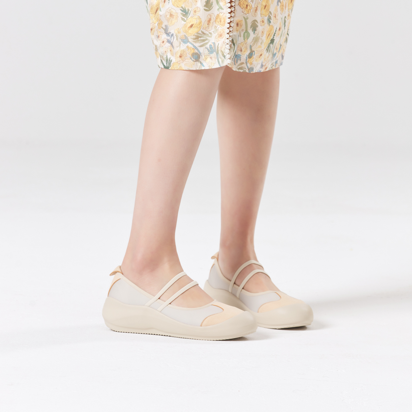 B1015 footwear photo 18