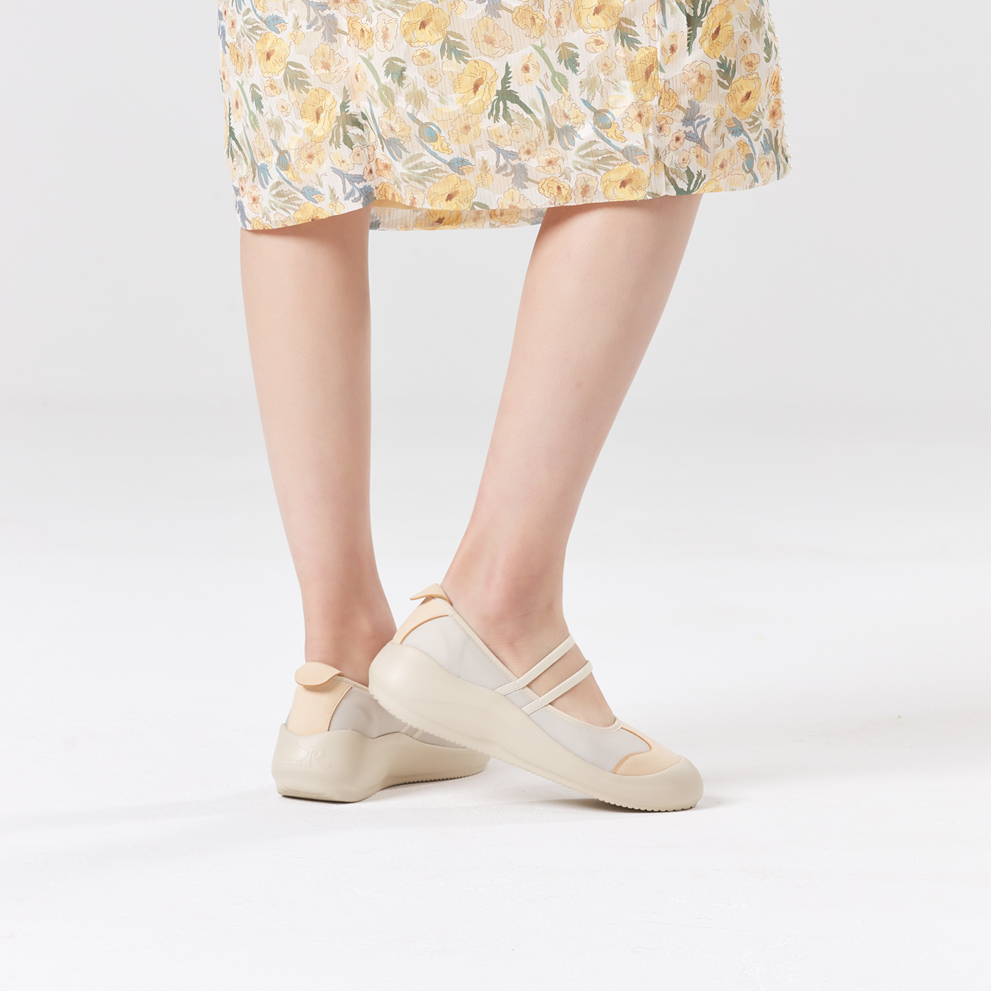B1015 footwear photo 21