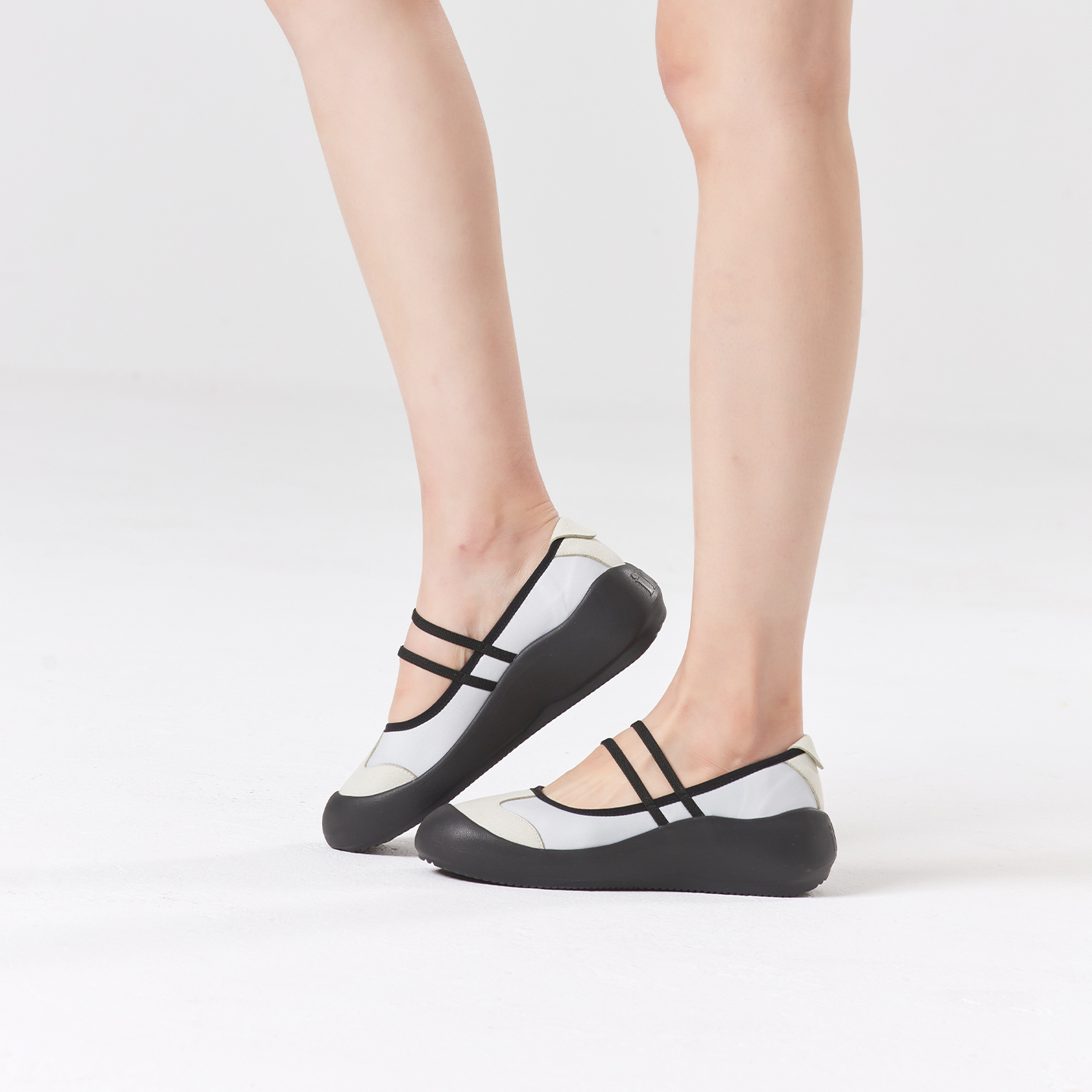 B1015 footwear photo 26