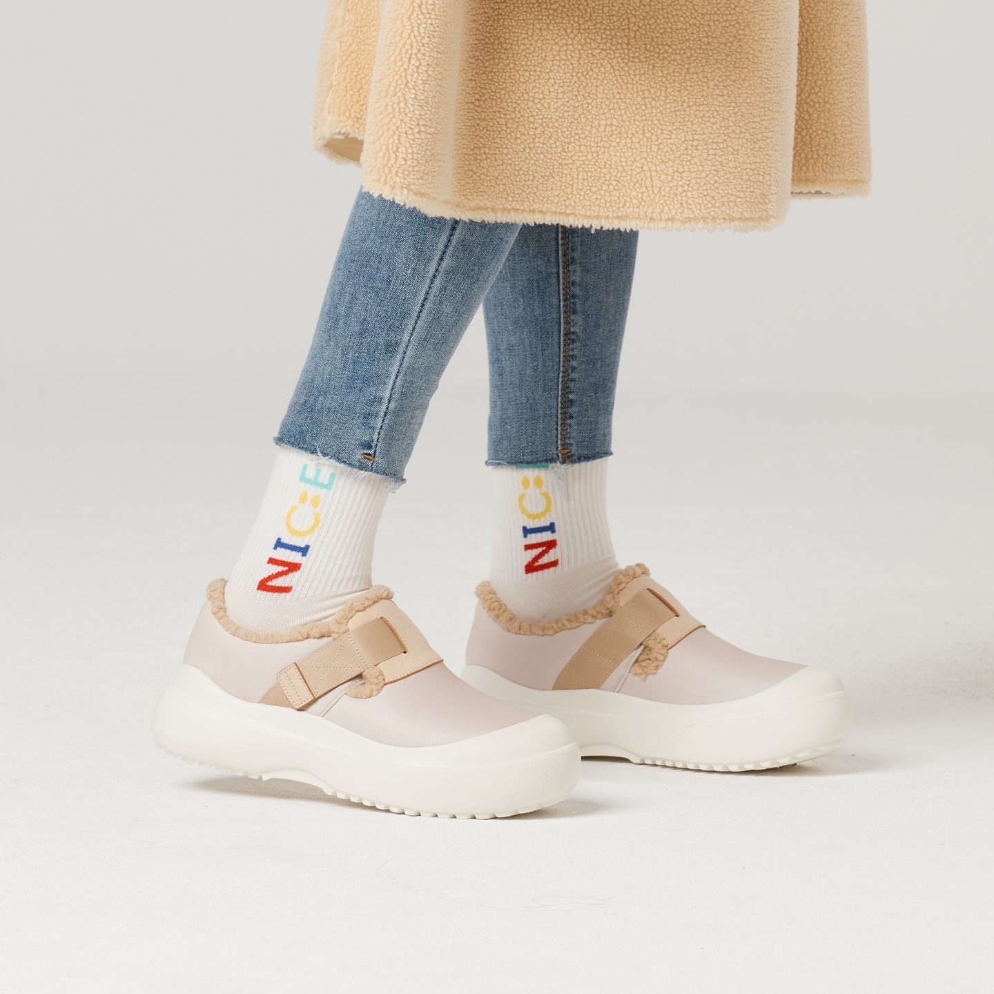 B1201 footwear photo 32