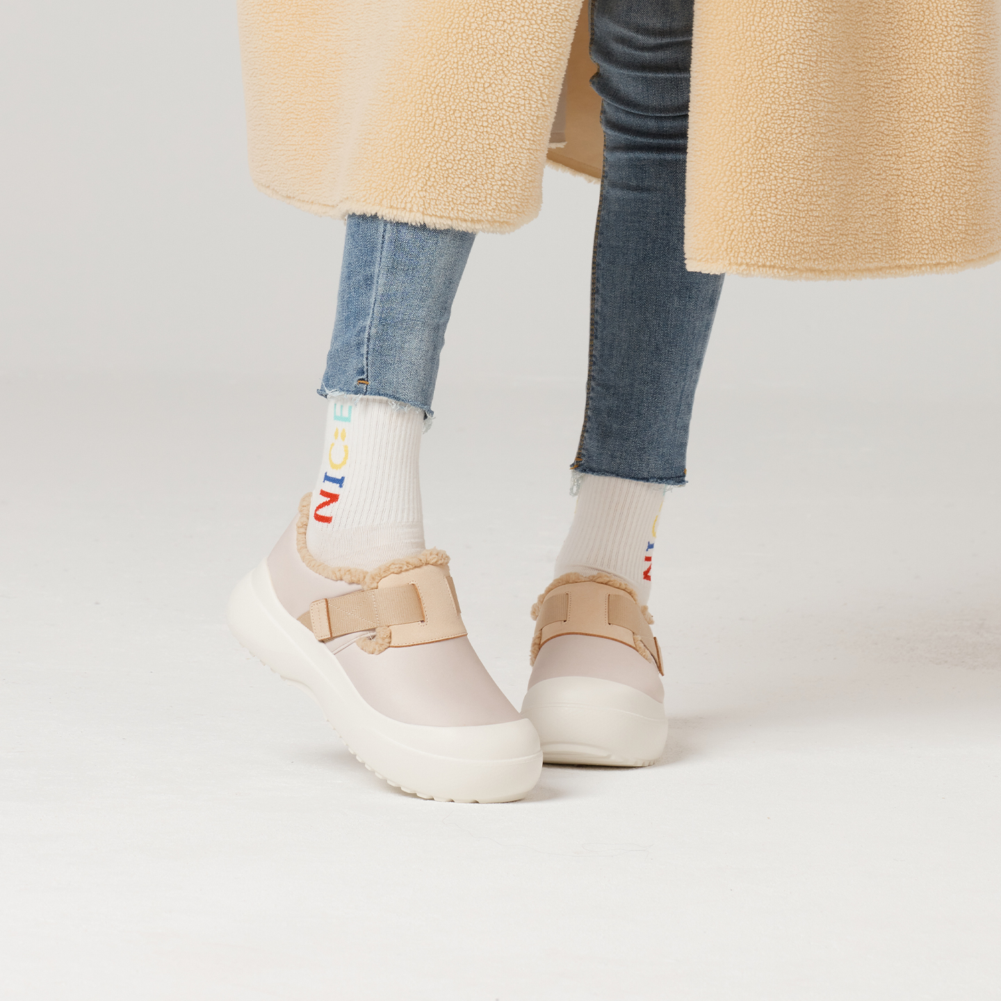 B1201 footwear photo 33