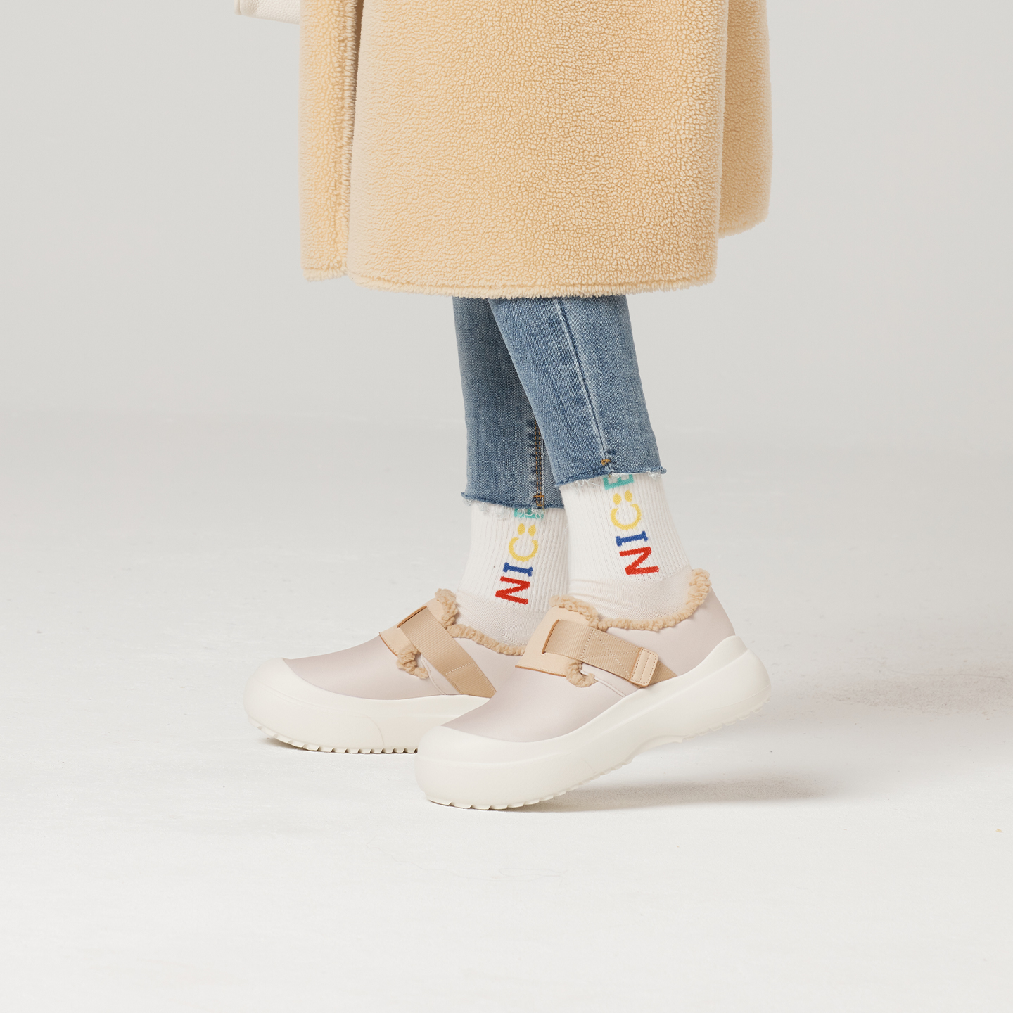 B1201 footwear photo 34