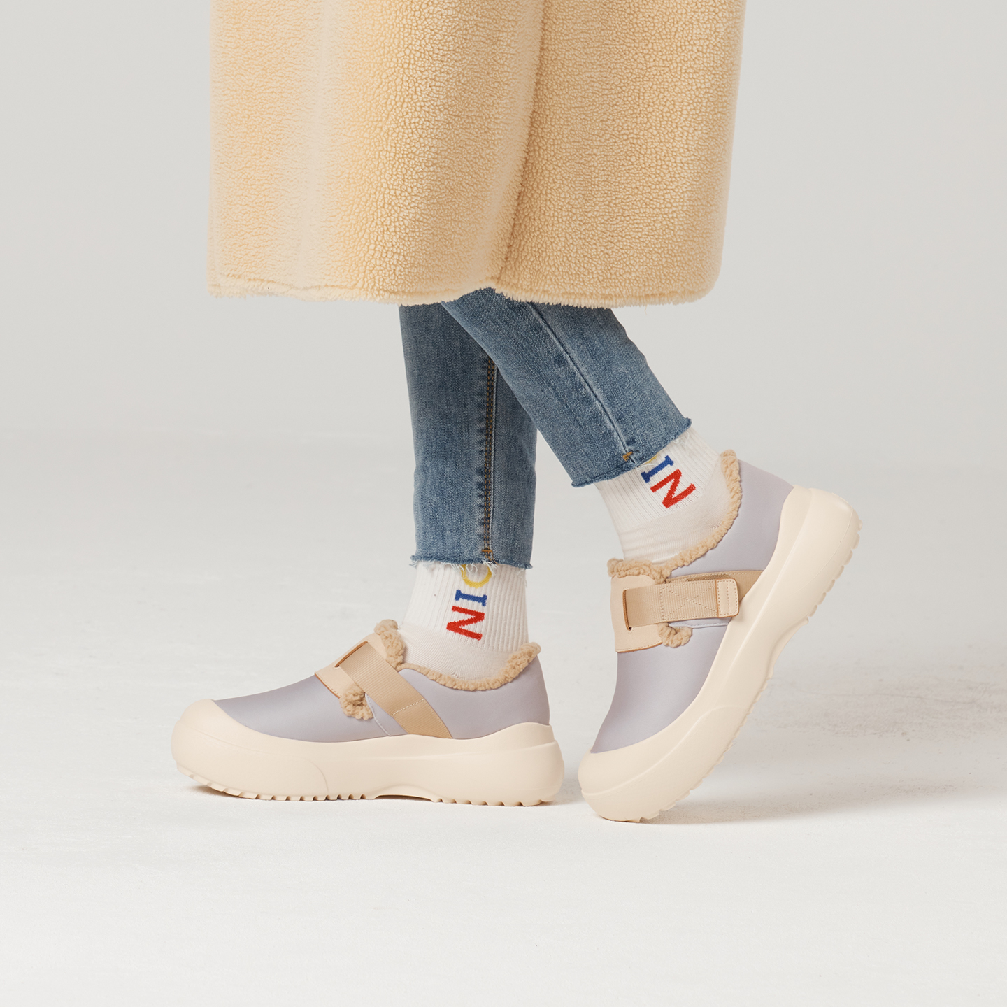B1201 footwear photo 6