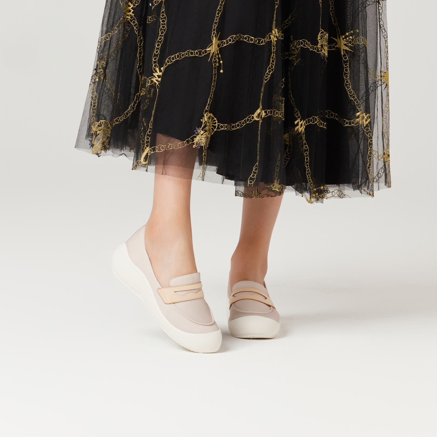 B1203 footwear photo 4