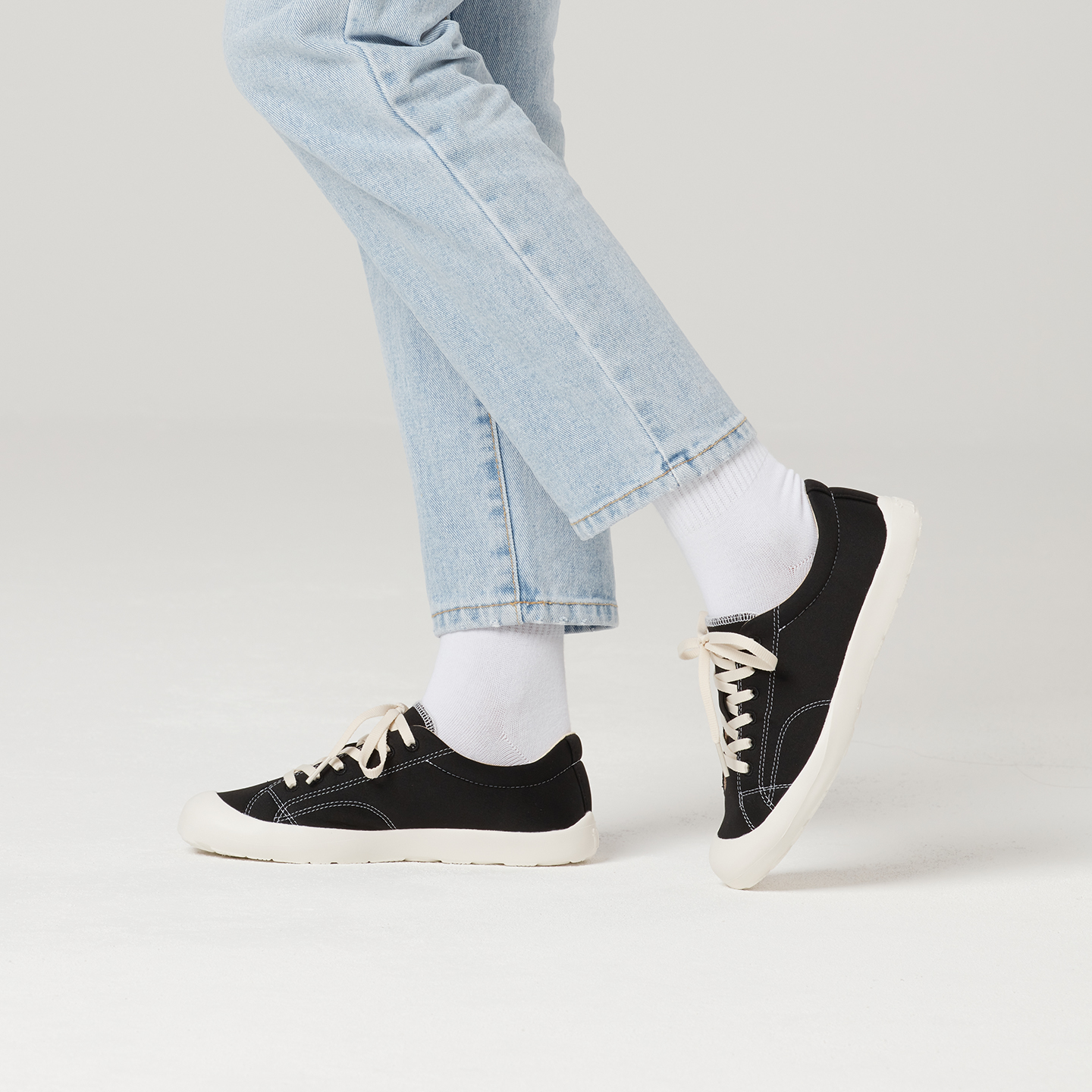 B1204 footwear photo 11
