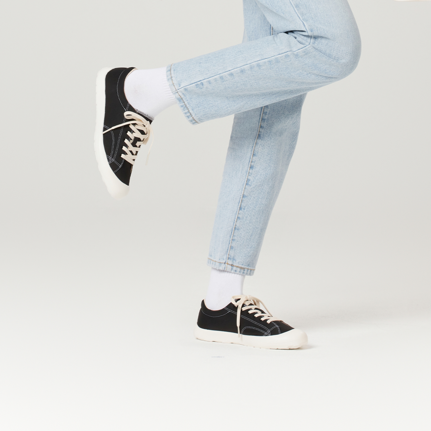 B1204 footwear photo 13