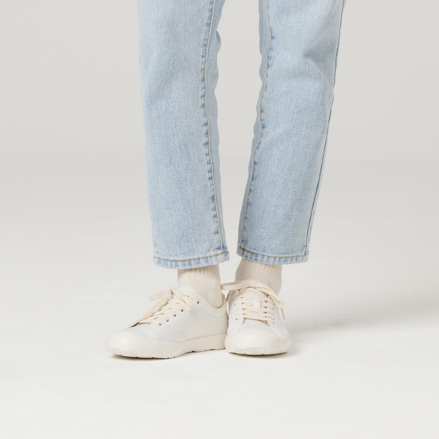 B1204 footwear photo 18