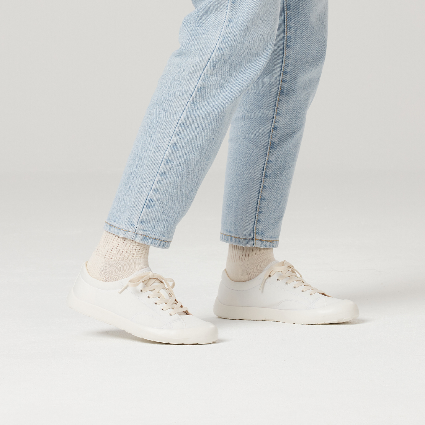 B1204 footwear photo 19