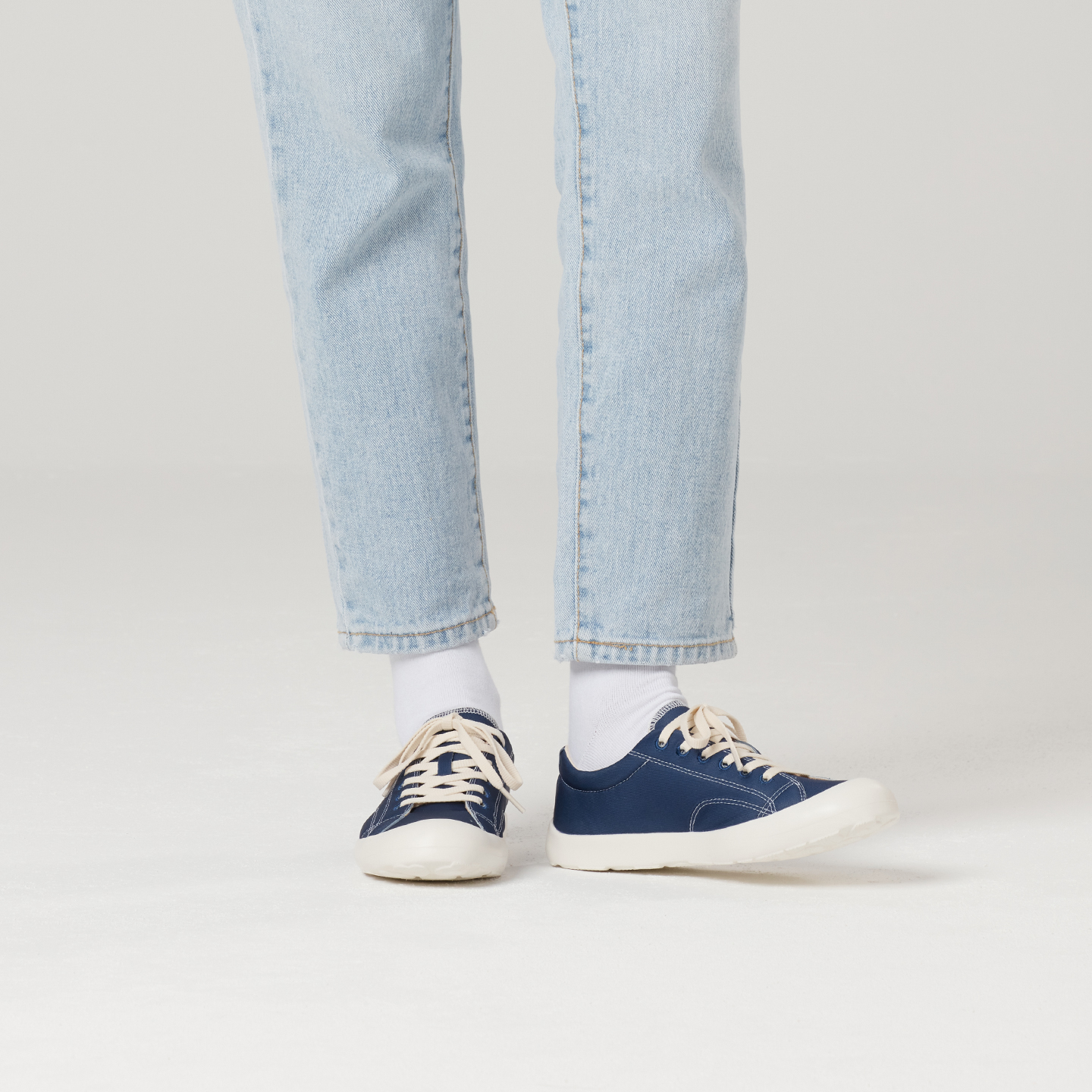 B1204 footwear photo 7