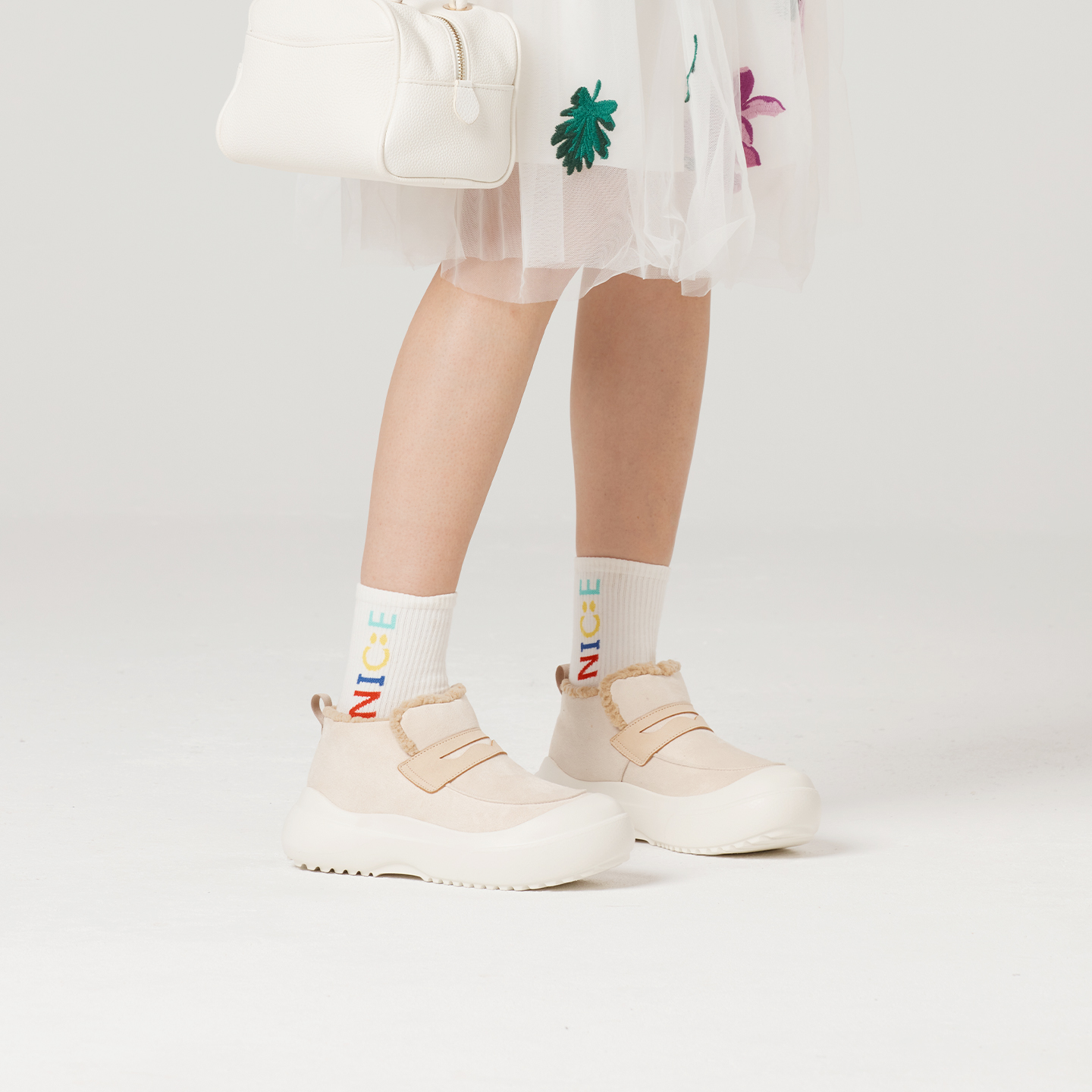 B1303 footwear photo 12