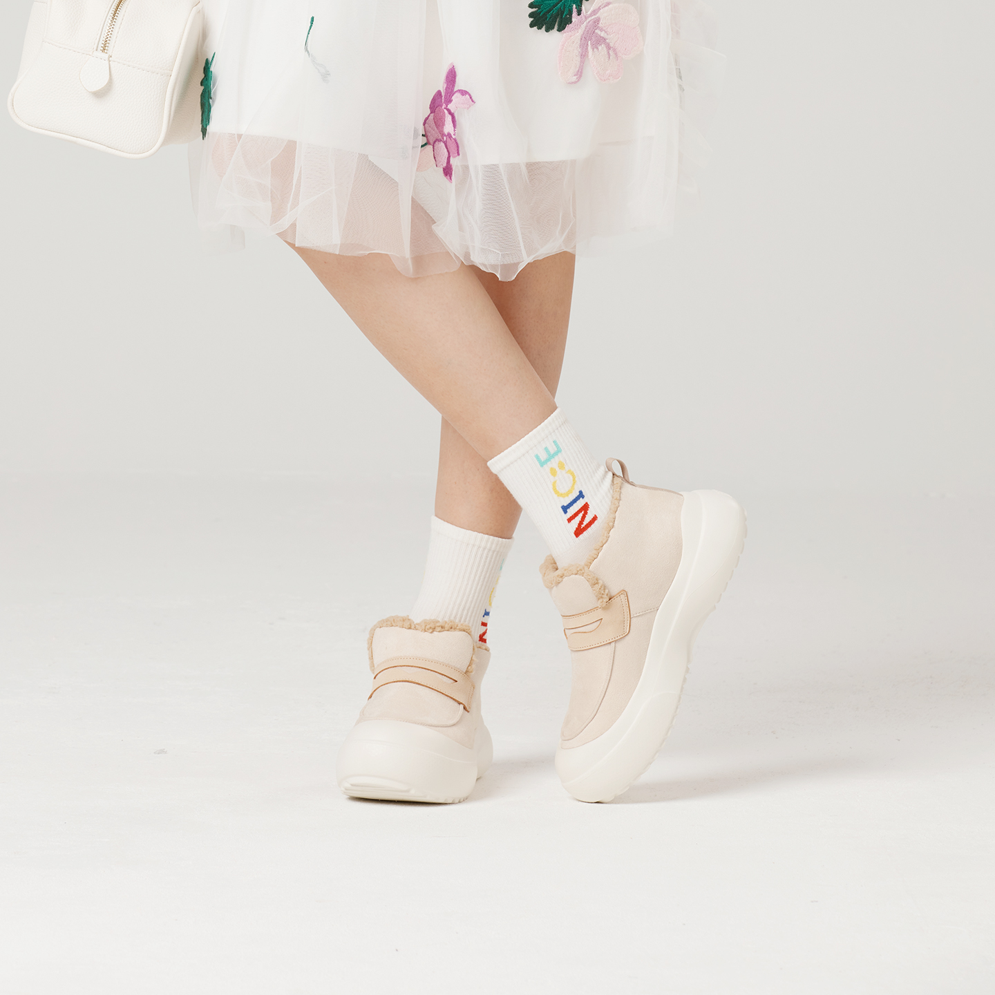 B1303 footwear photo 13