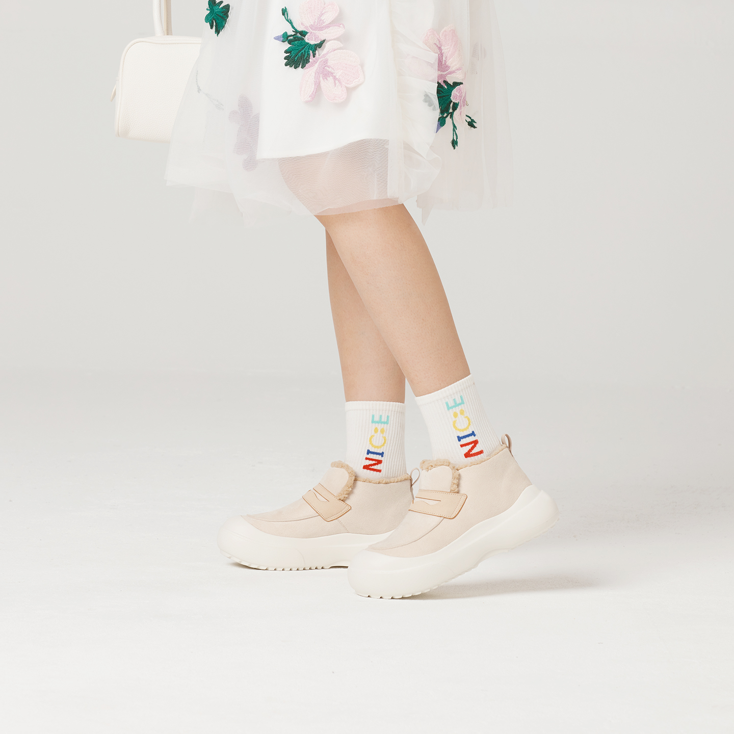 B1303 footwear photo 14