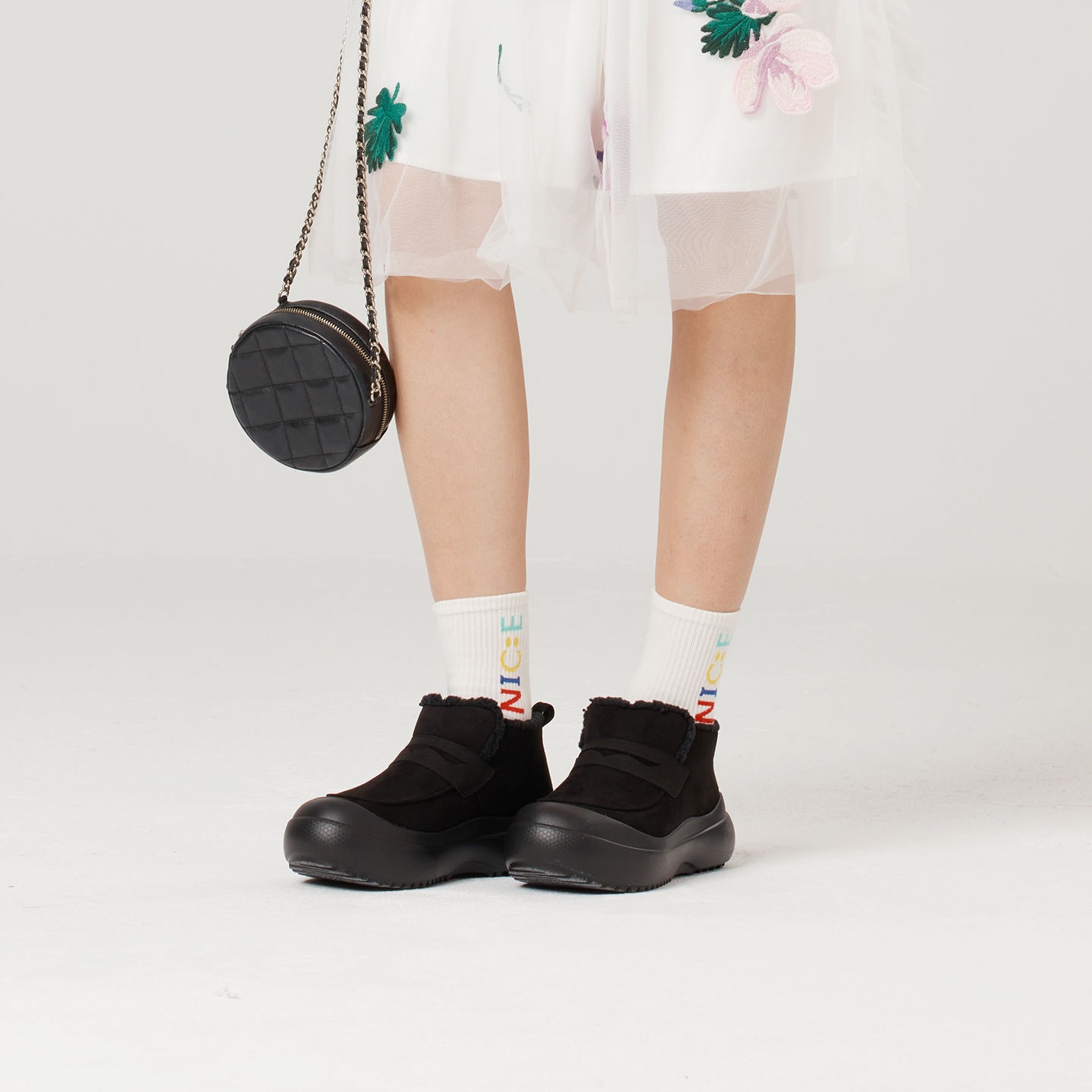 B1303 footwear photo 18